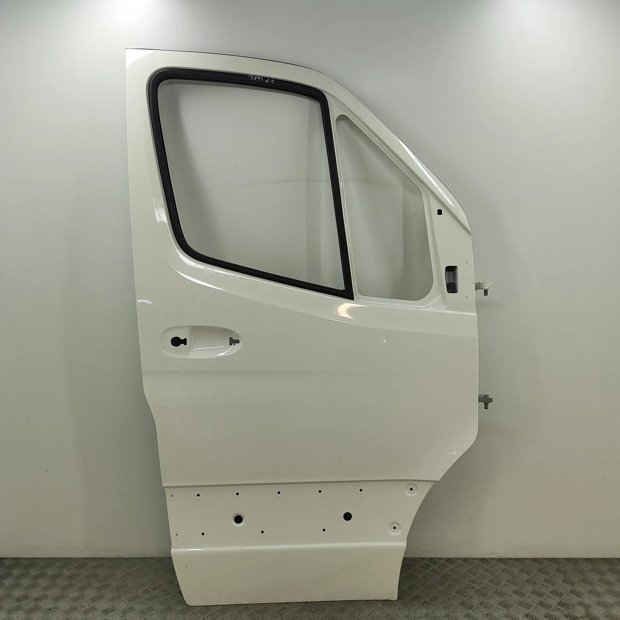 Mercedes-Benz Sprinter (W907 / W910)  Front Right Door A9107220900 Front Right Door MERCEDES-BENZ SPRI...
