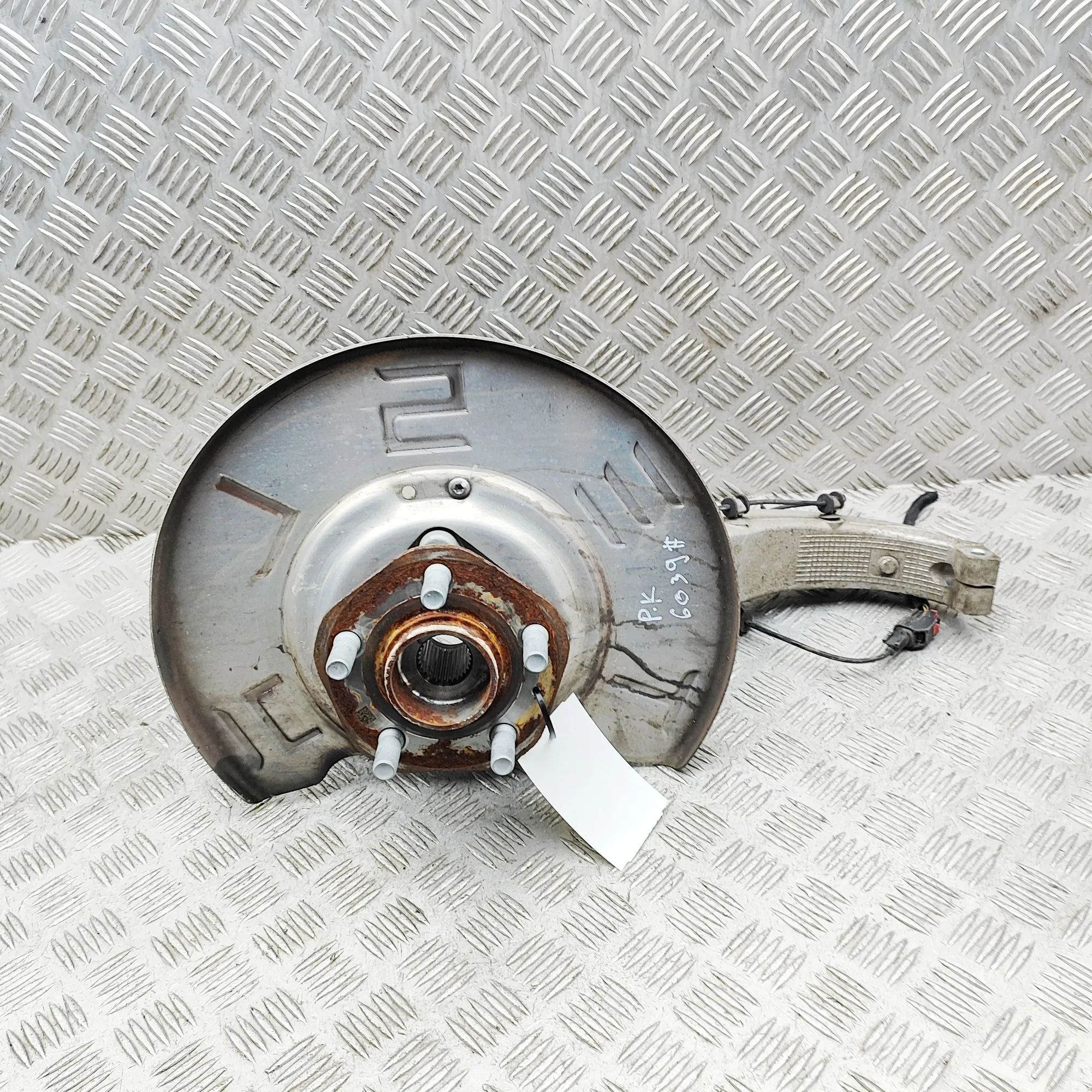 Tesla Model Y Front Left Wheel Hub 1188311-00-E Front Left Wheel Hub TESLA MODEL Y...