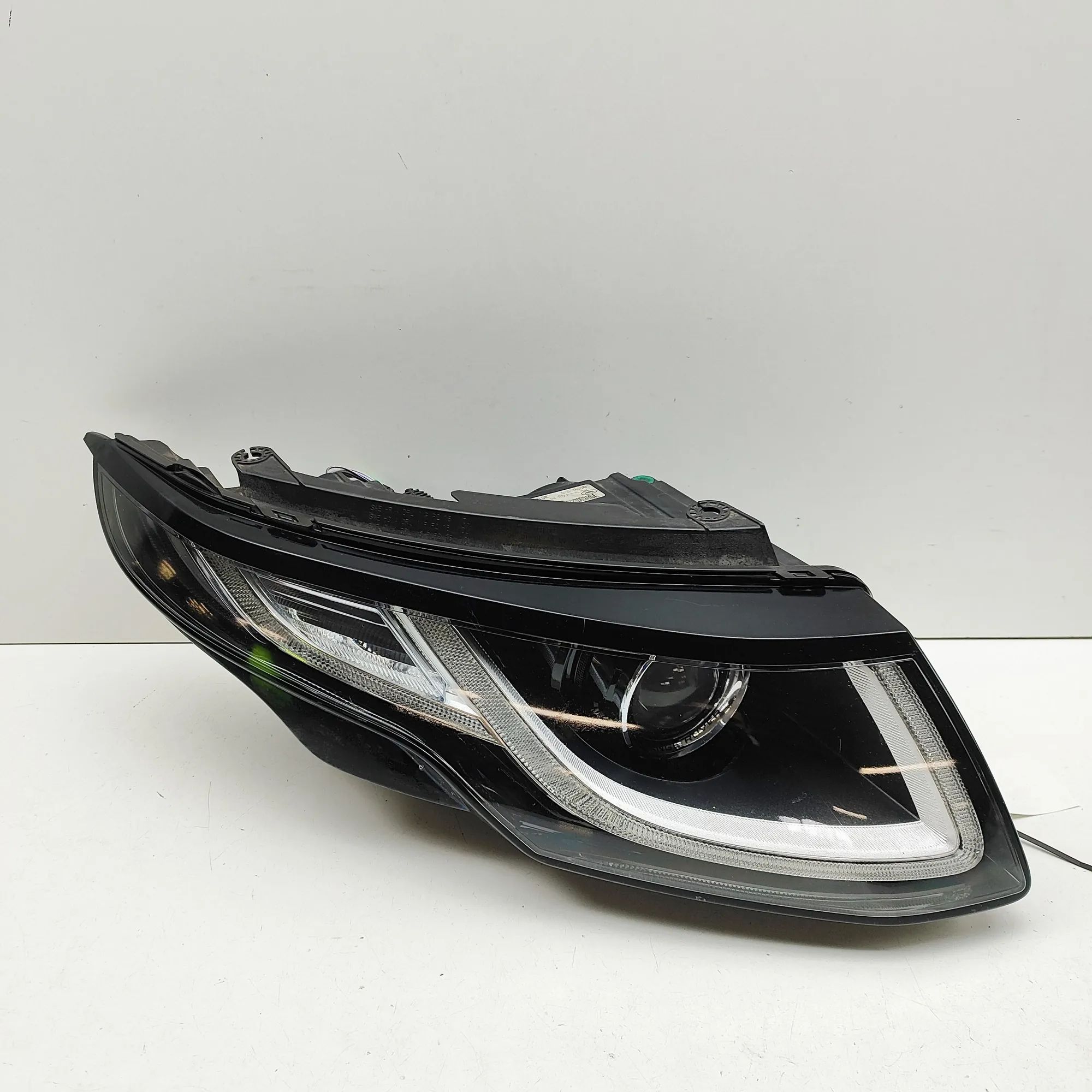 Land Rover Range Rover Evoque Front Right Headlight GJ32-13W029-DC Front Right Headlight LAND ROVER...