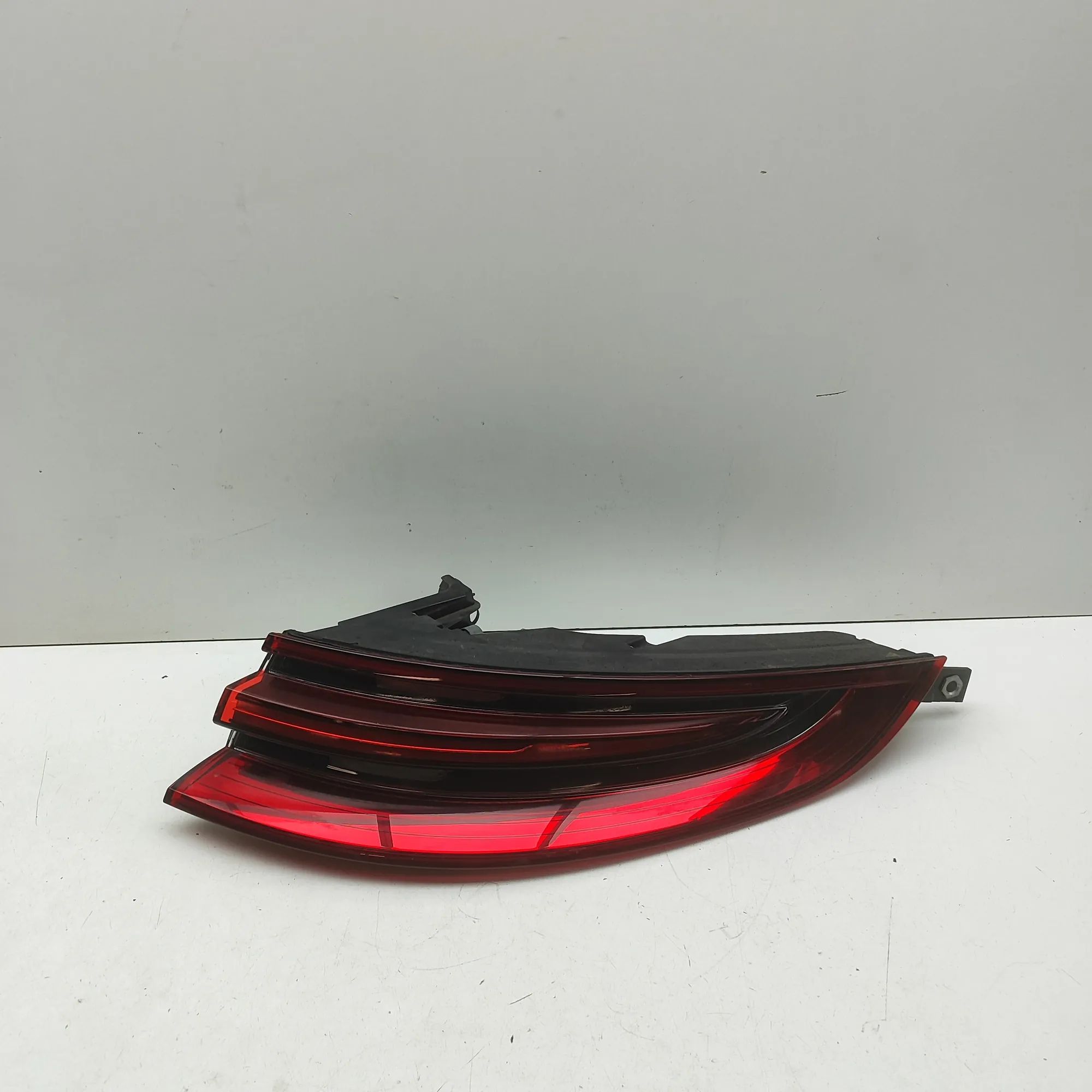 Porsche Panamera Rear Right Tail Light 971945092B Rear Right Tail Light PORSCHE PANAME...