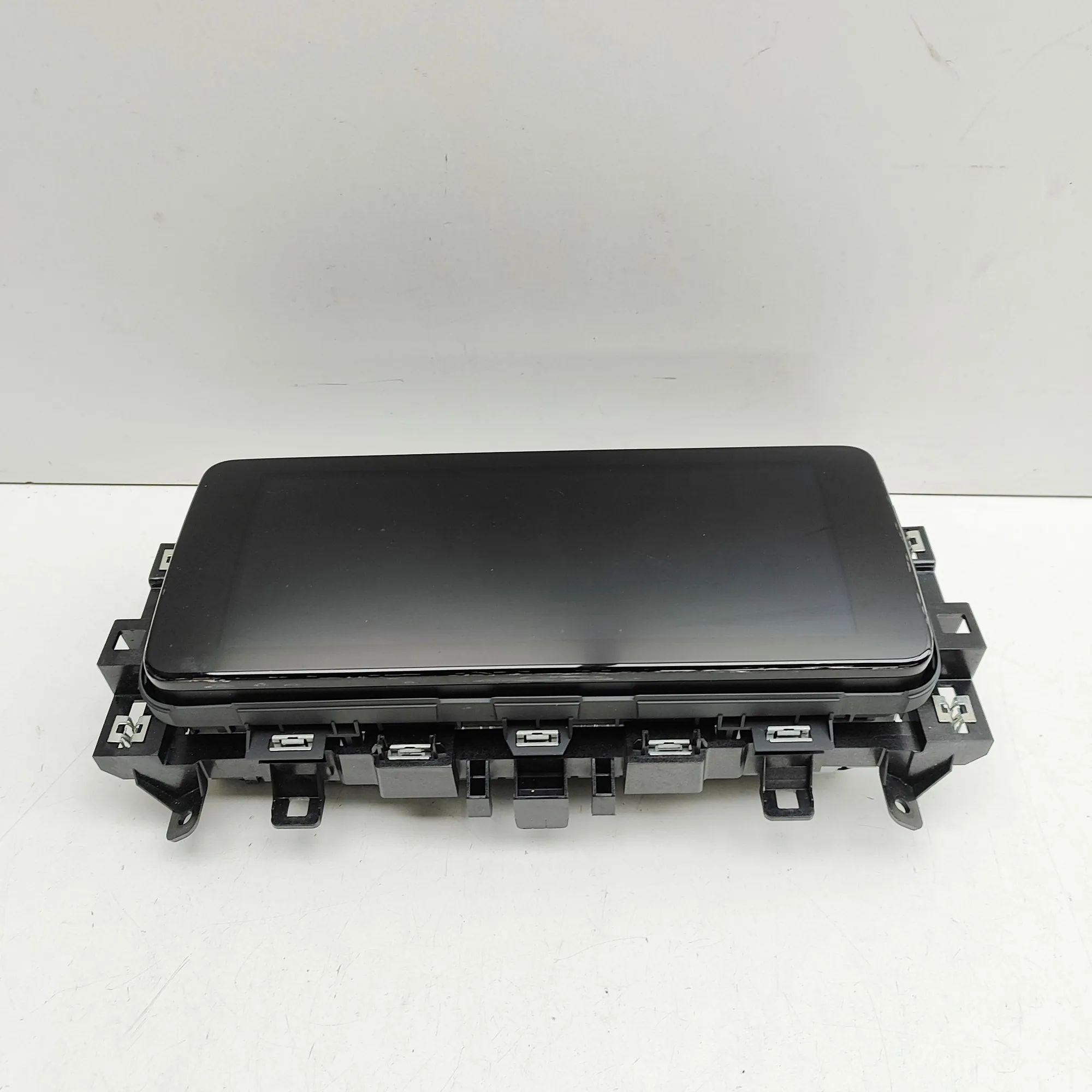 Land Rover Range Rover Sport (L494) Navigation Screen Display JPLA-19C279-AE Navigation Screen Display LAND R...