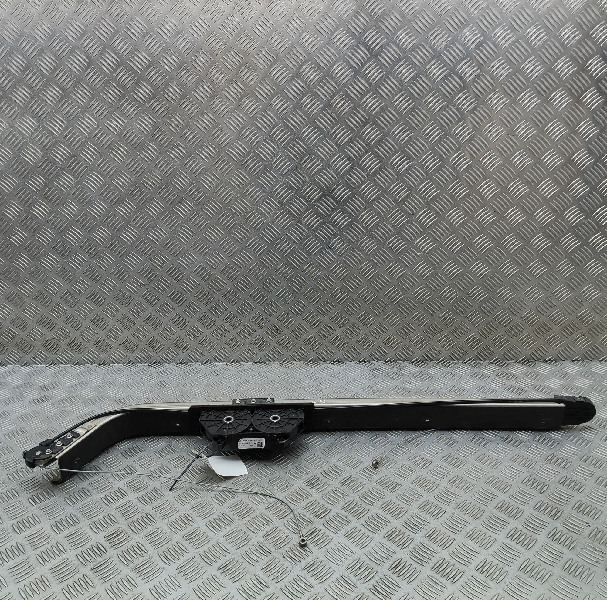 Volkswagen Multivan (T7) Sliding Door Rail 7T0843872J, 7T0843532M Sliding Door Rail VW MUL...