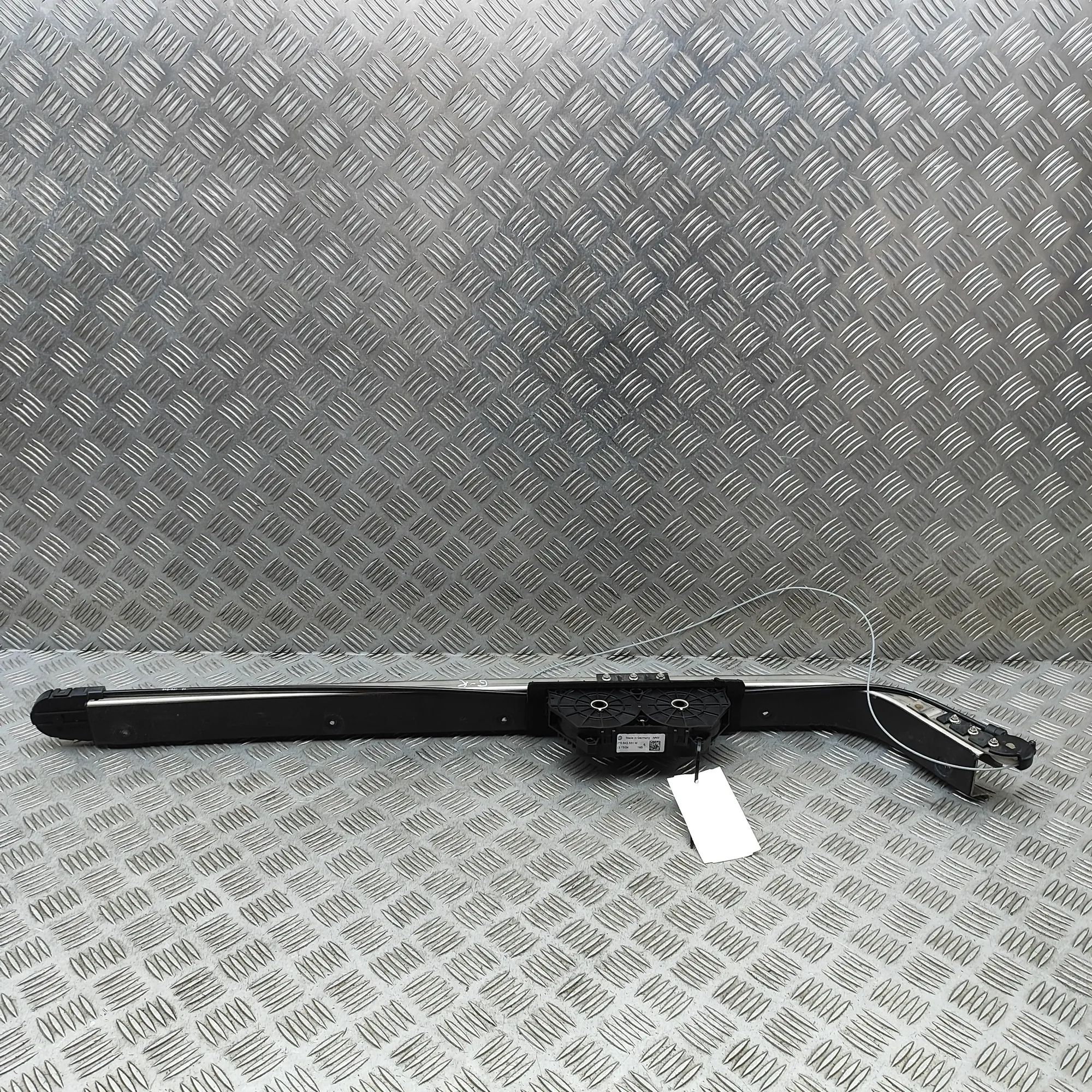 Volkswagen Multivan (T7) Sliding Door Rail 7T0843531M, 7T0843871J Sliding Door Rail VW MUL...