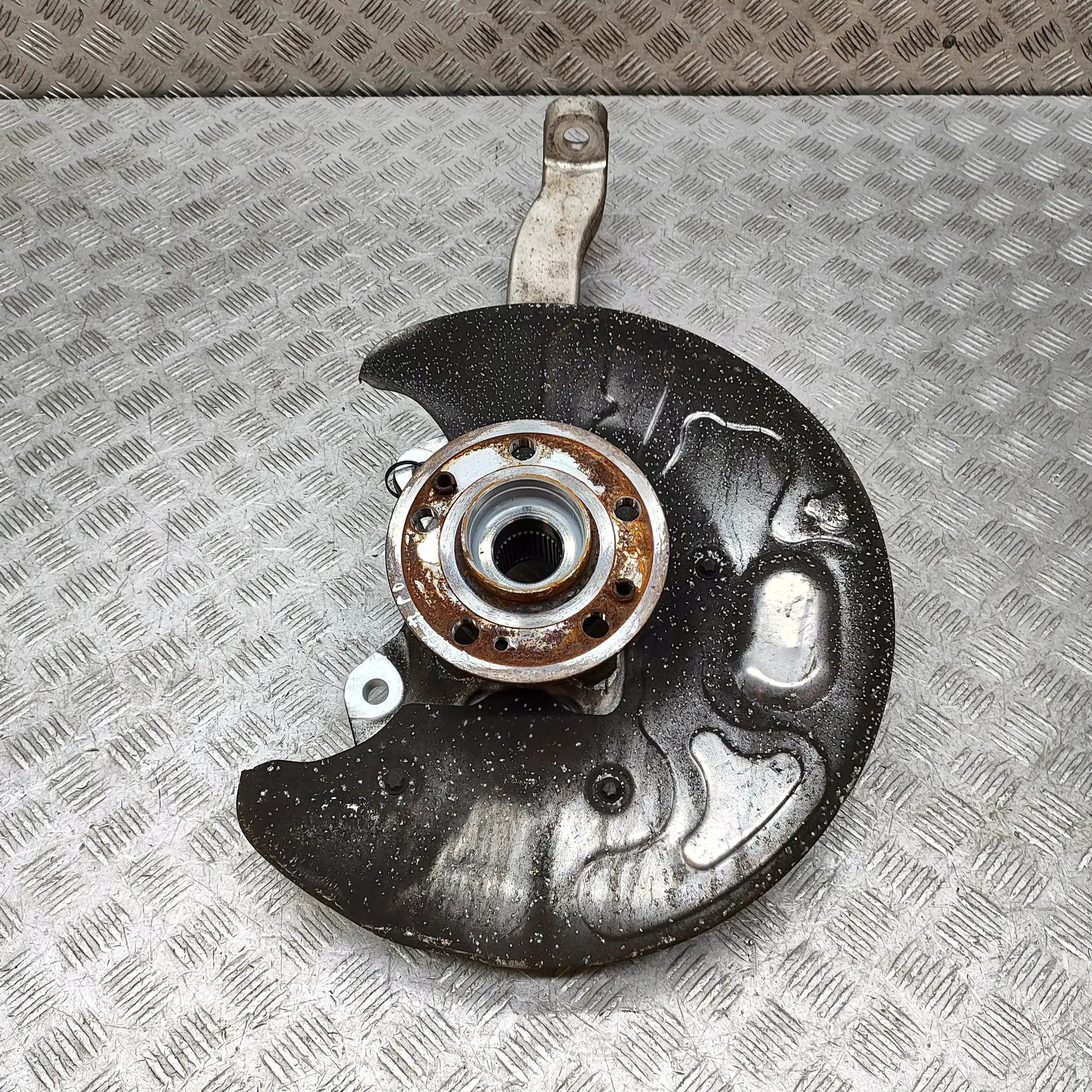 Mercedes-Benz GLE (W167) Front Right Wheel Hub A1673322600 Front Right Wheel Hub MERCEDES-BENZ...