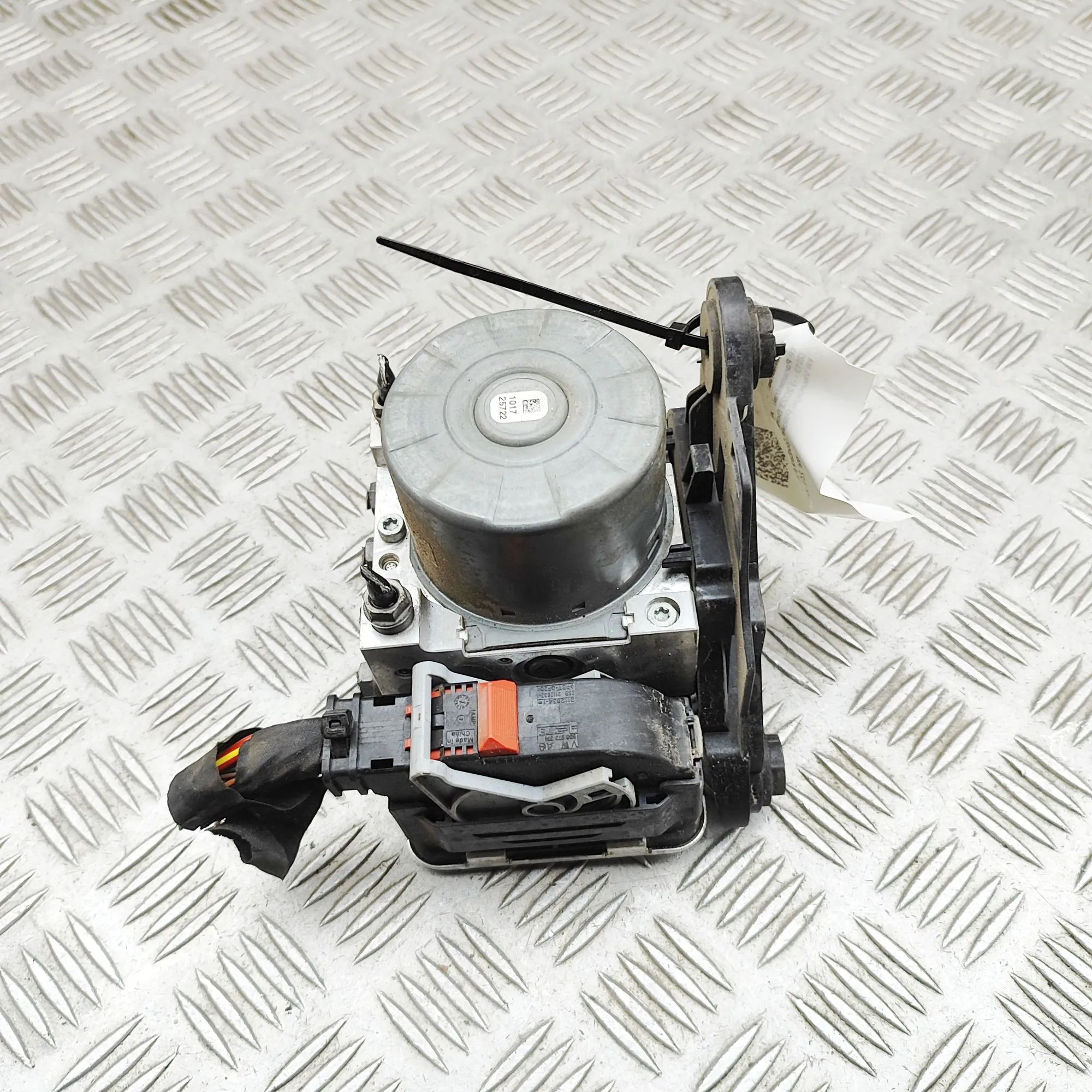 Audi Q3 (F3) ABS Hydraulipumppu 8V0614517C, 83A614517, 5Q0614235, 83A907379 ABS...