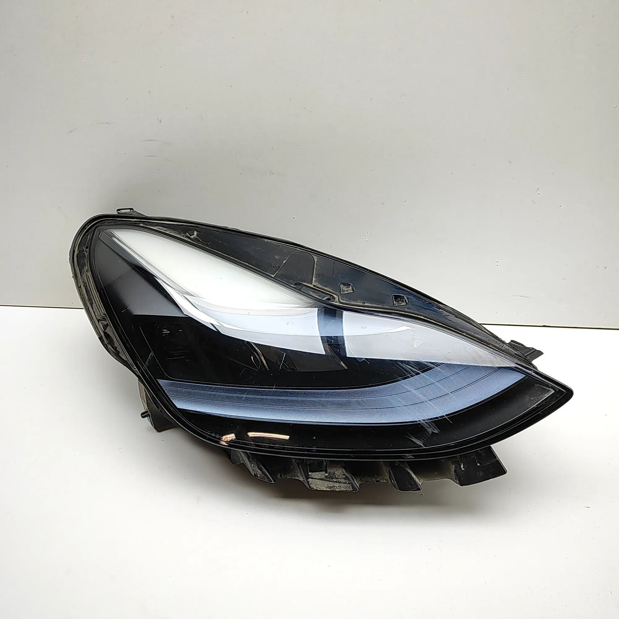 Tesla Model Y Front Right Headlight 1532925-02-C, 1514953-00-D Front Right Headligh...