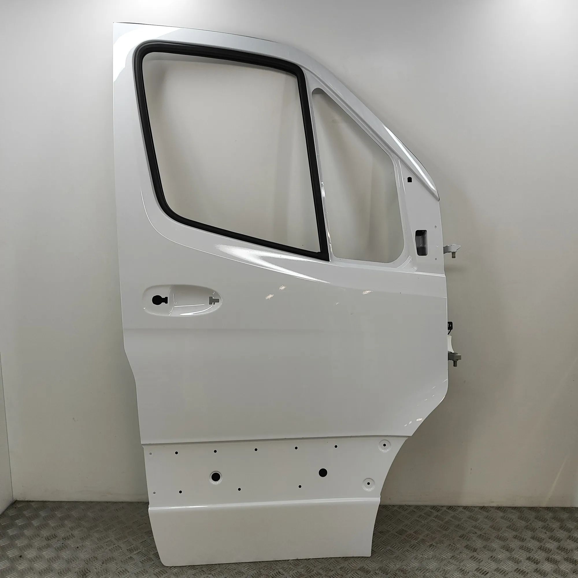 Mercedes-Benz Sprinter (W907 / W910)  Front Right Door A9107220900 Front Right Door MERCEDES-BENZ SPRI...