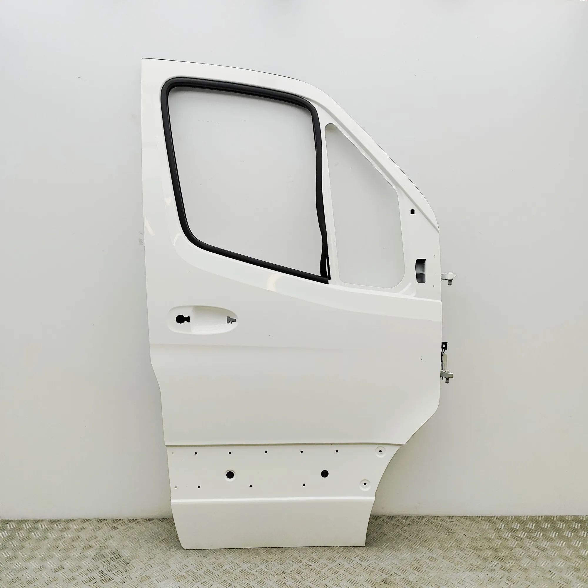 Mercedes-Benz Sprinter (W907 / W910)  Front Right Door A9107203100 Front Right Door MERCEDES-BENZ SPRI...