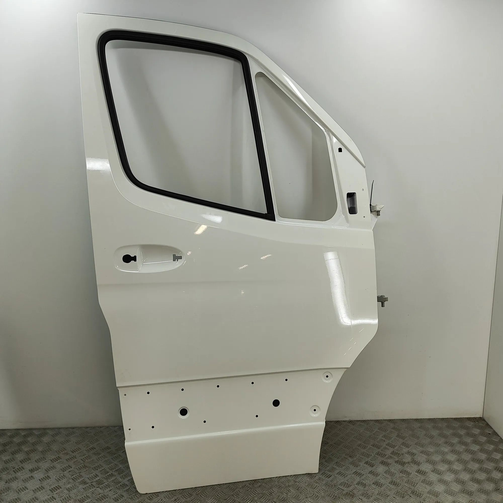 Mercedes-Benz Sprinter (W907 / W910)  Front Right Door A9107220900 Front Right Door MERCEDES-BENZ SPRI...