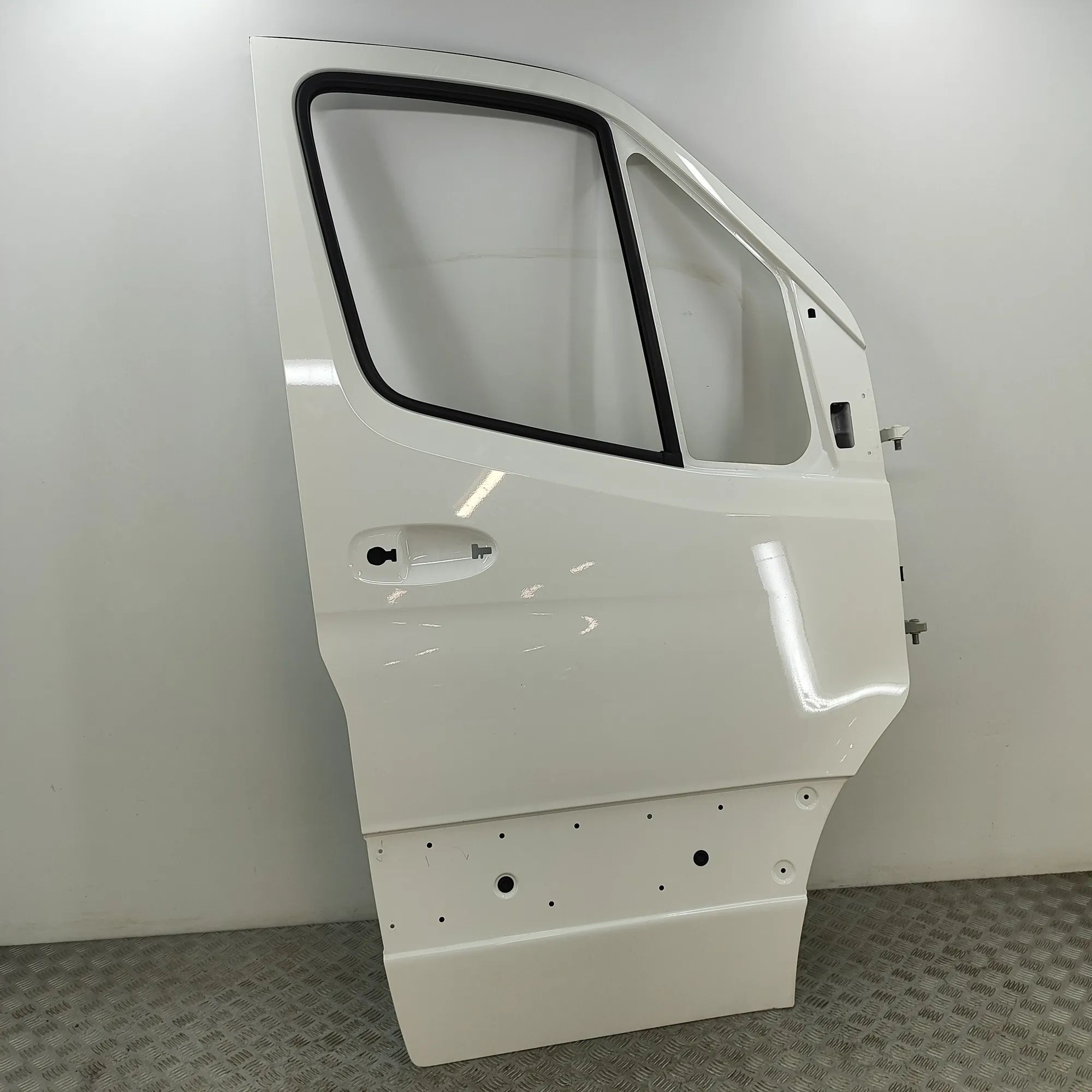 Mercedes-Benz Sprinter (W907 / W910)  Front Right Door A9107220900 Front Right Door MERCEDES-BENZ SPRI...