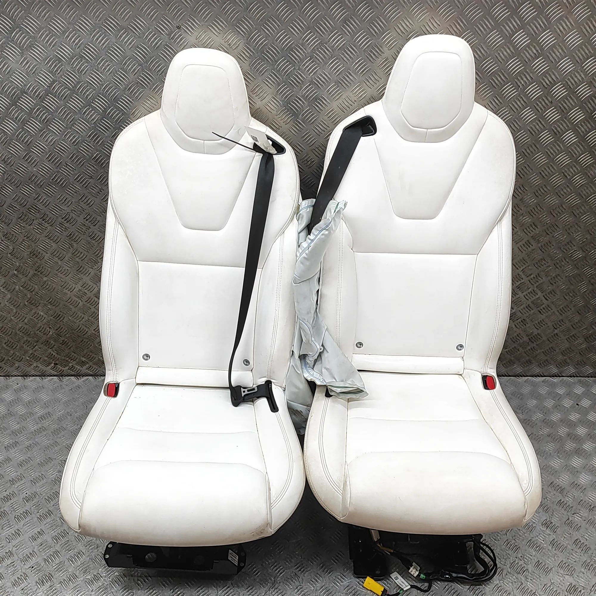 Tesla Model X Заднее сиденье 1068123-00-E, 1068125-00-E Rear Seat TESLA MODE...