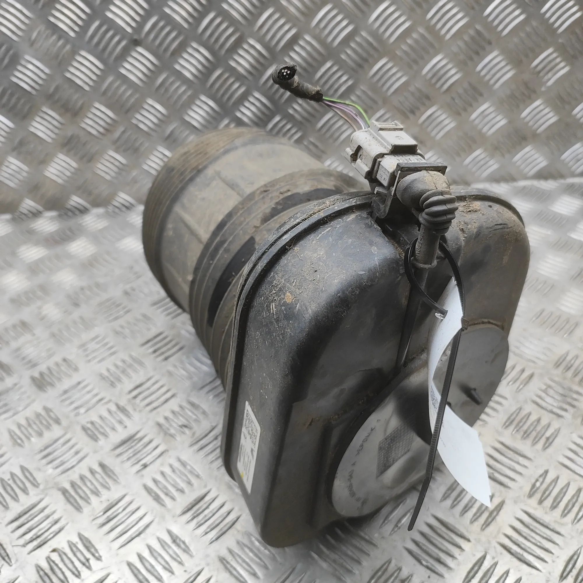Porsche Cayenne Rear Right Air Suspension Spring Bag 9Y0616002C Rear Right Air Suspension Spring Bag...