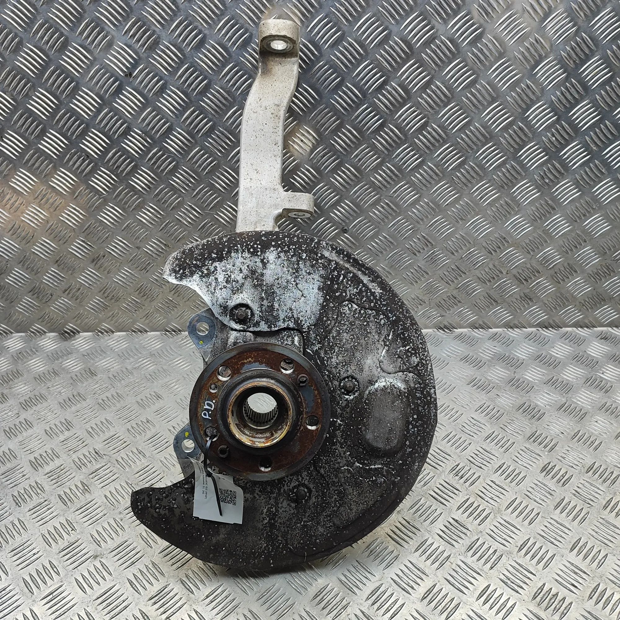 Mercedes-Benz GLE (W167) Front Right Wheel Hub A1673340300, A1673322600 Front Right Wheel Hub ...