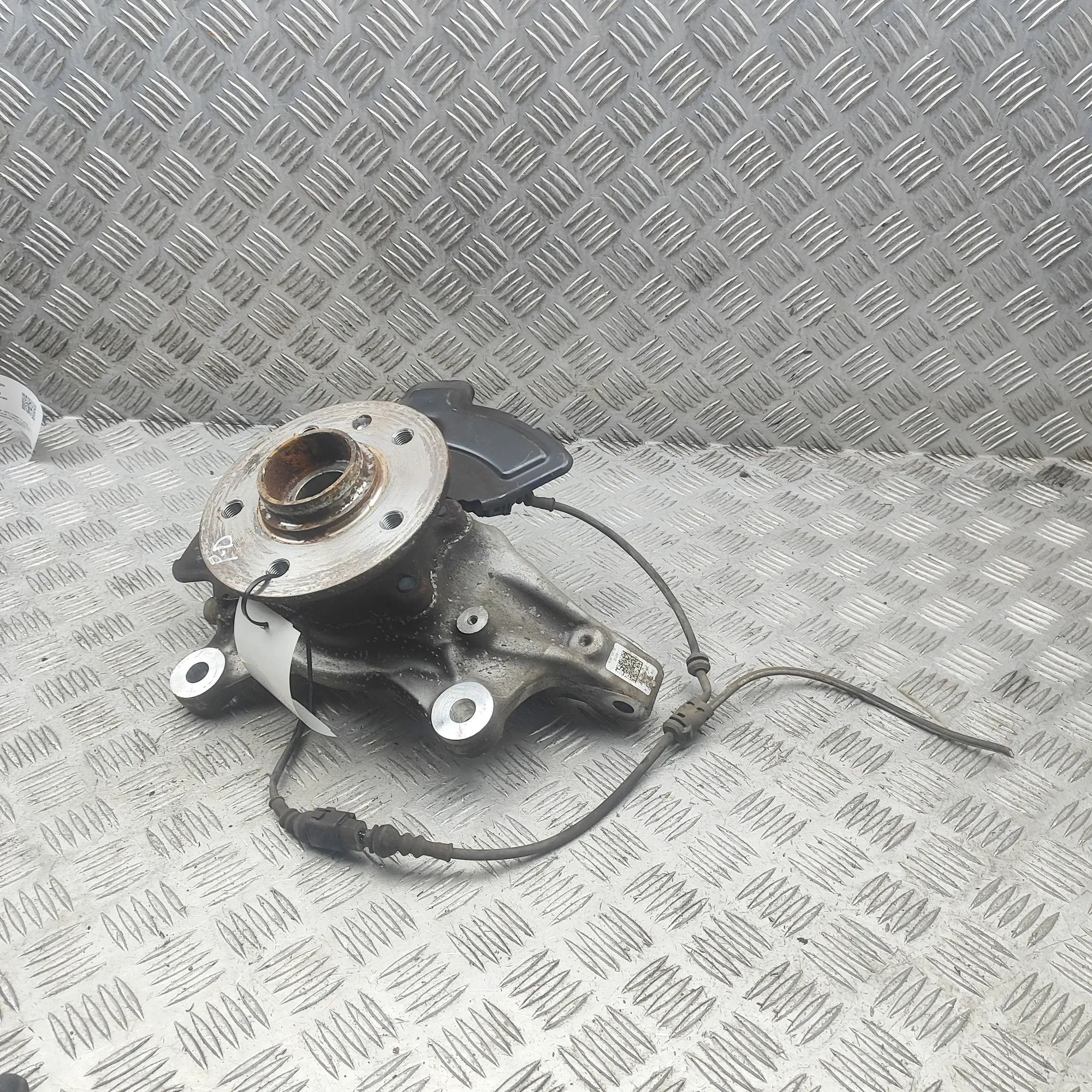 Volkswagen Multivan (T7) Front Right Wheel Hub 7T0254A, 7T0407254A Front Right Wheel Hub VW MU...