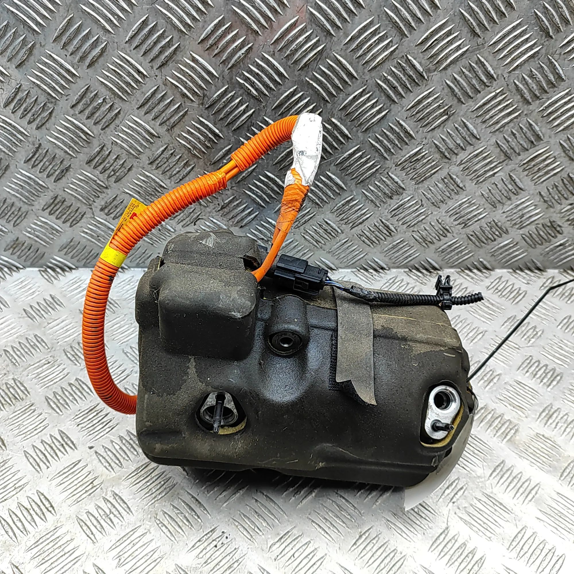 Tesla Model X Air Condition A/C Pump 1042442-00-I Air Condition A/C Pump TESLA MODEL...