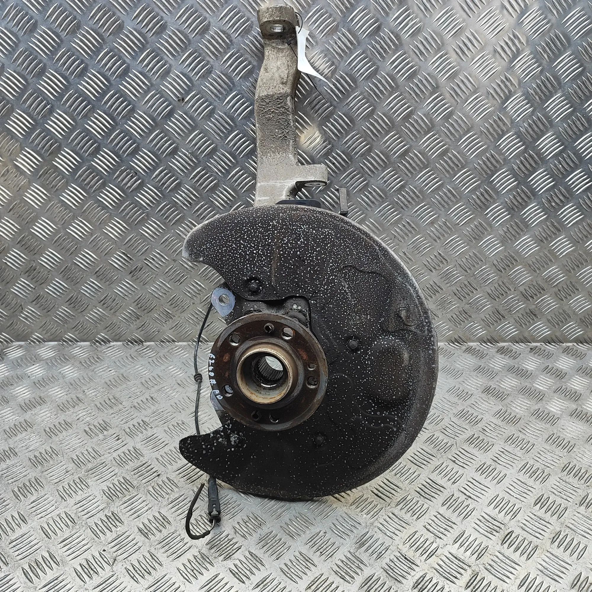 Mercedes-Benz GLE (W167) Front Right Wheel Hub A1673340300, A1673322600 Front Right Wheel Hub ...