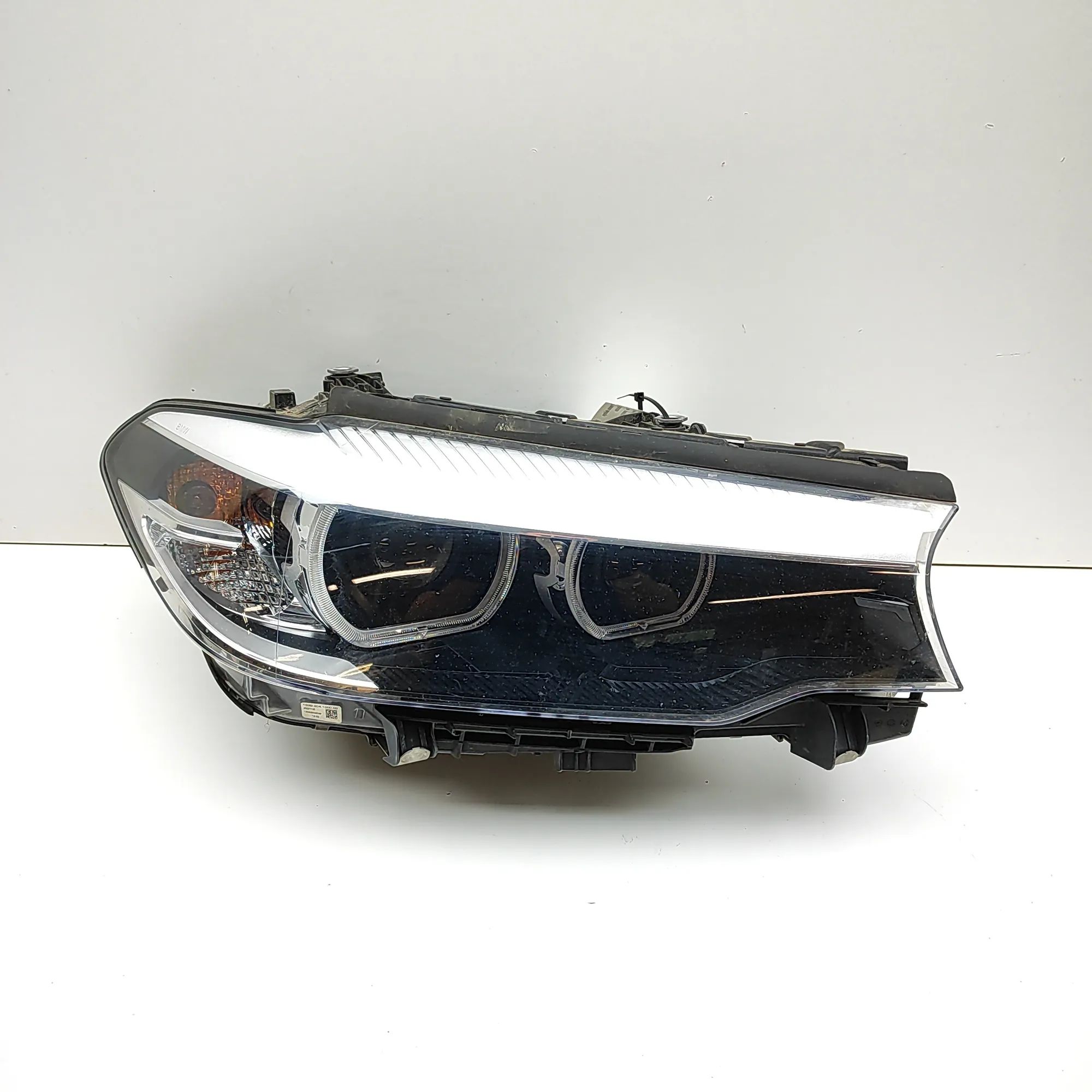 BMW 5 (G30 / G31) Front Right Headlight 7214954 Front Right Headlight BMW 5 SERIES (Tou...