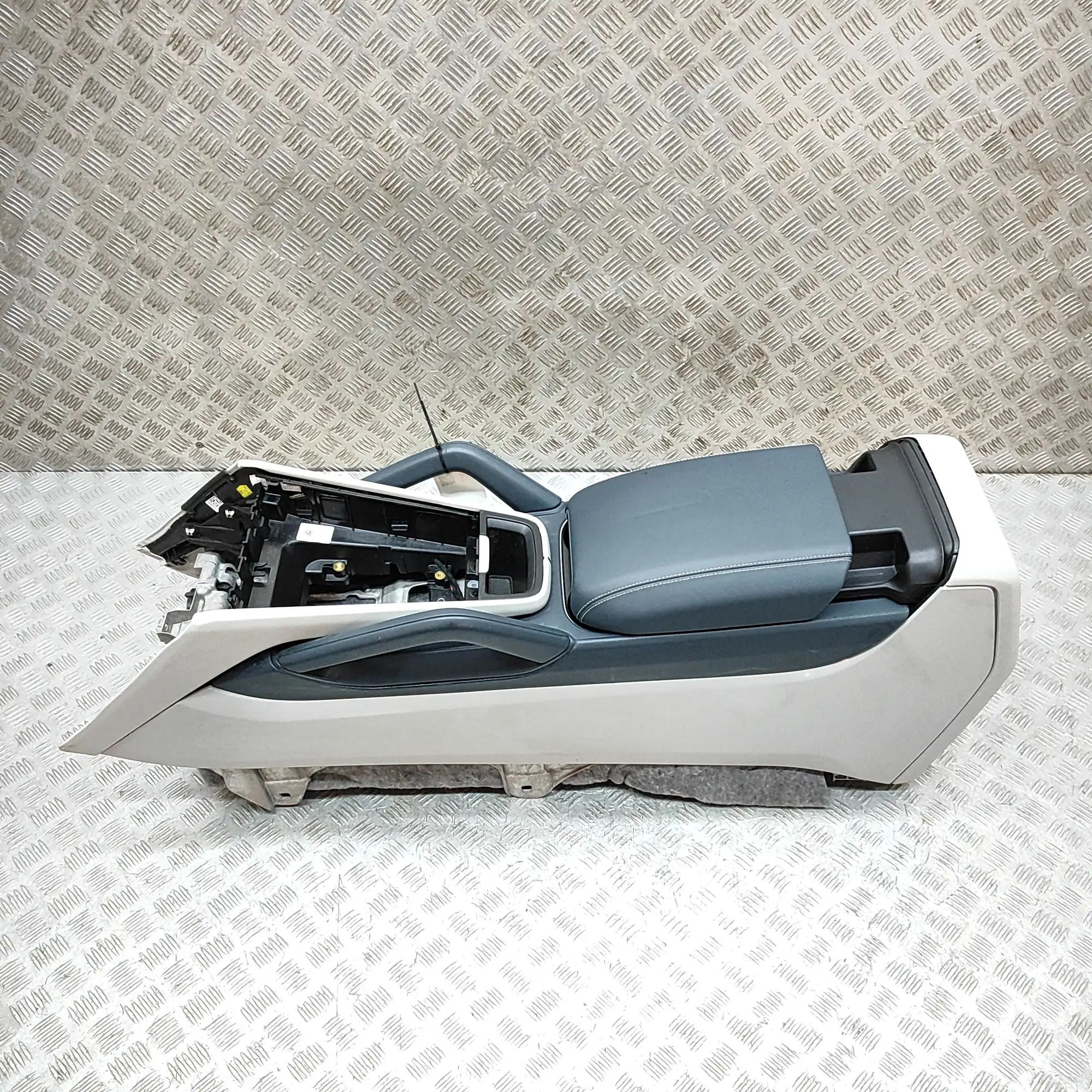 Porsche Cayenne center console 9Y0863239E Center Console PORSCHE CAYENNE (Coup...