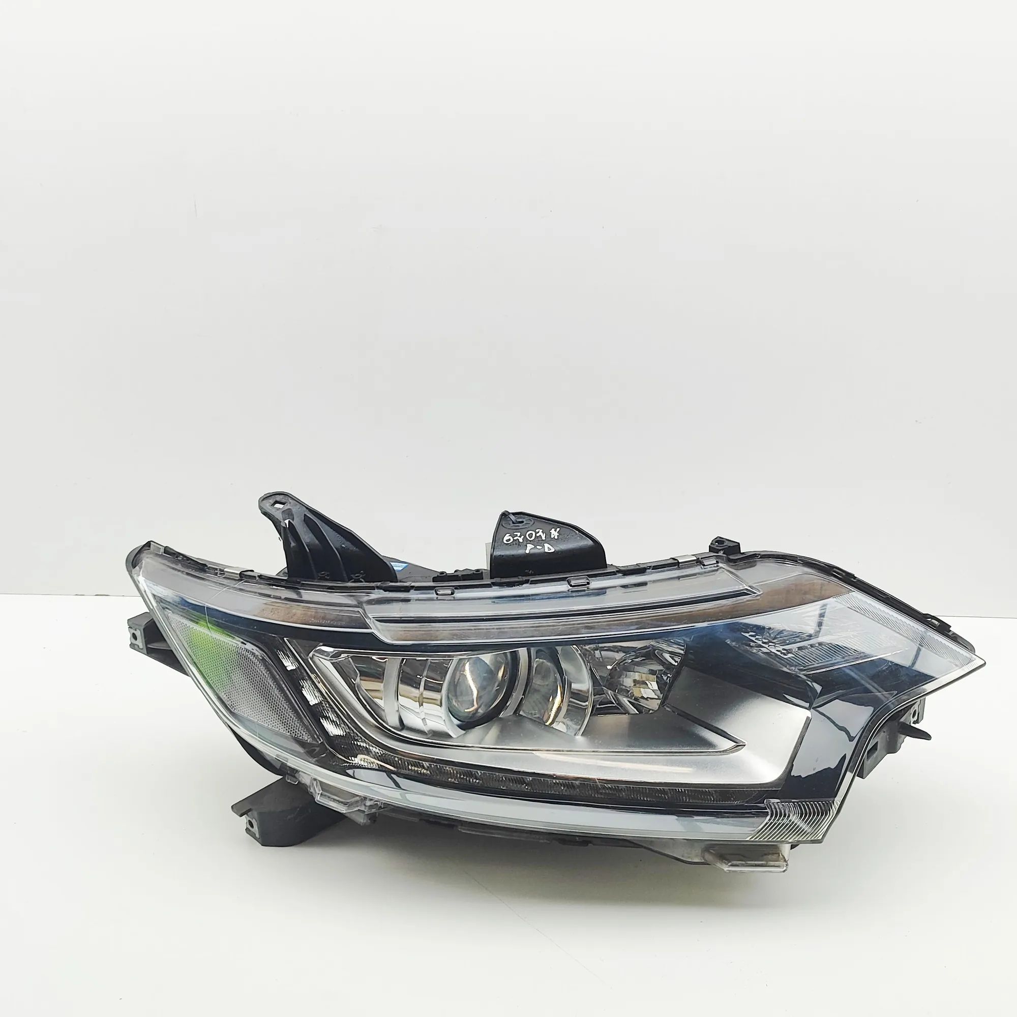 Mitsubishi Outlander Front Right Headlight 8301C856 Front Right Headlight MITSUBISHI OUTLA...