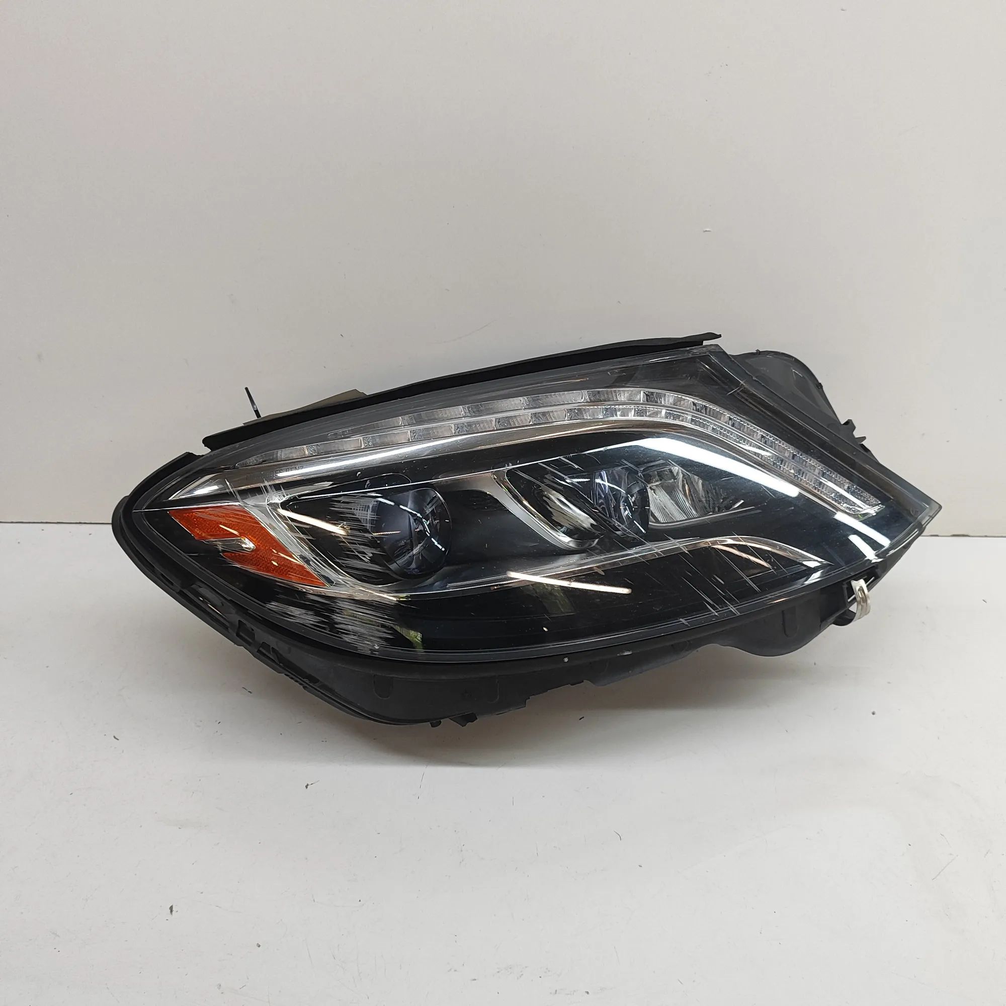 Mercedes-Benz A (W176) Front Right Headlight A2229061202 Front Right Headlight MERCEDES-BENZ...