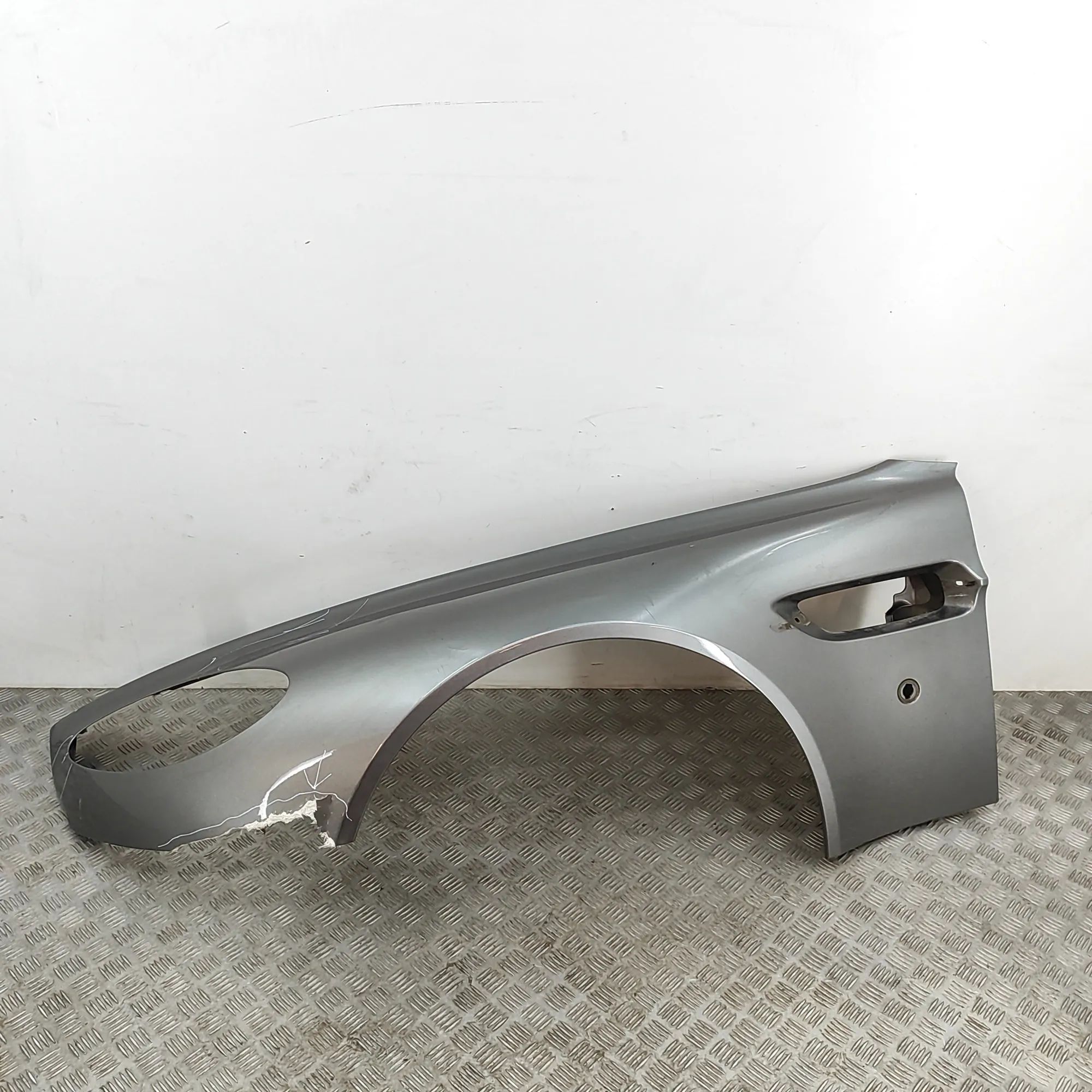 Front Left Fender Brand/Model: ASTON MARTIN VANTAGE
Year: 2006
En...