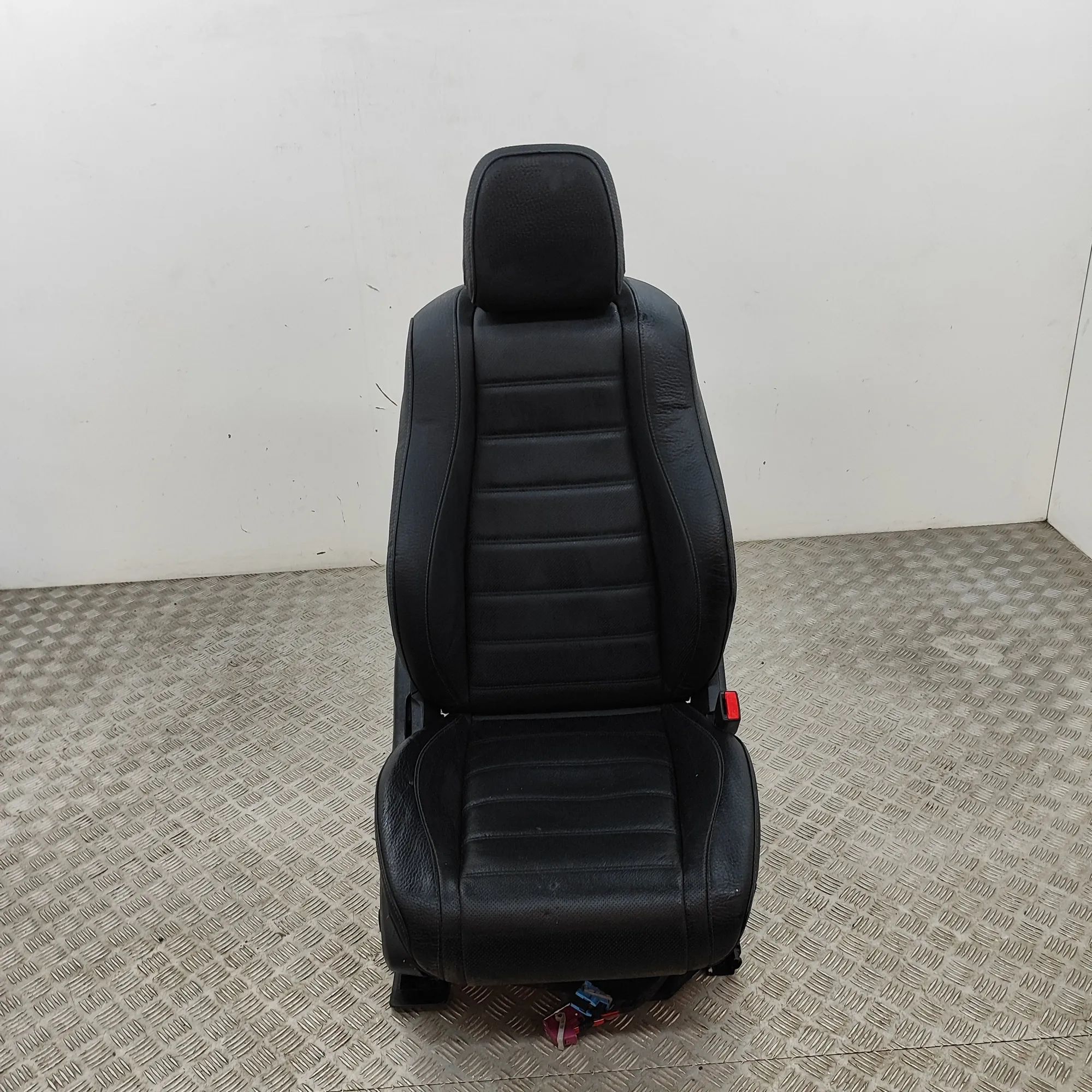 Mercedes-Benz GLE (W167) Front Right Seat A0009103311 Front Right Seat MERCEDES-BENZ GLE ...
