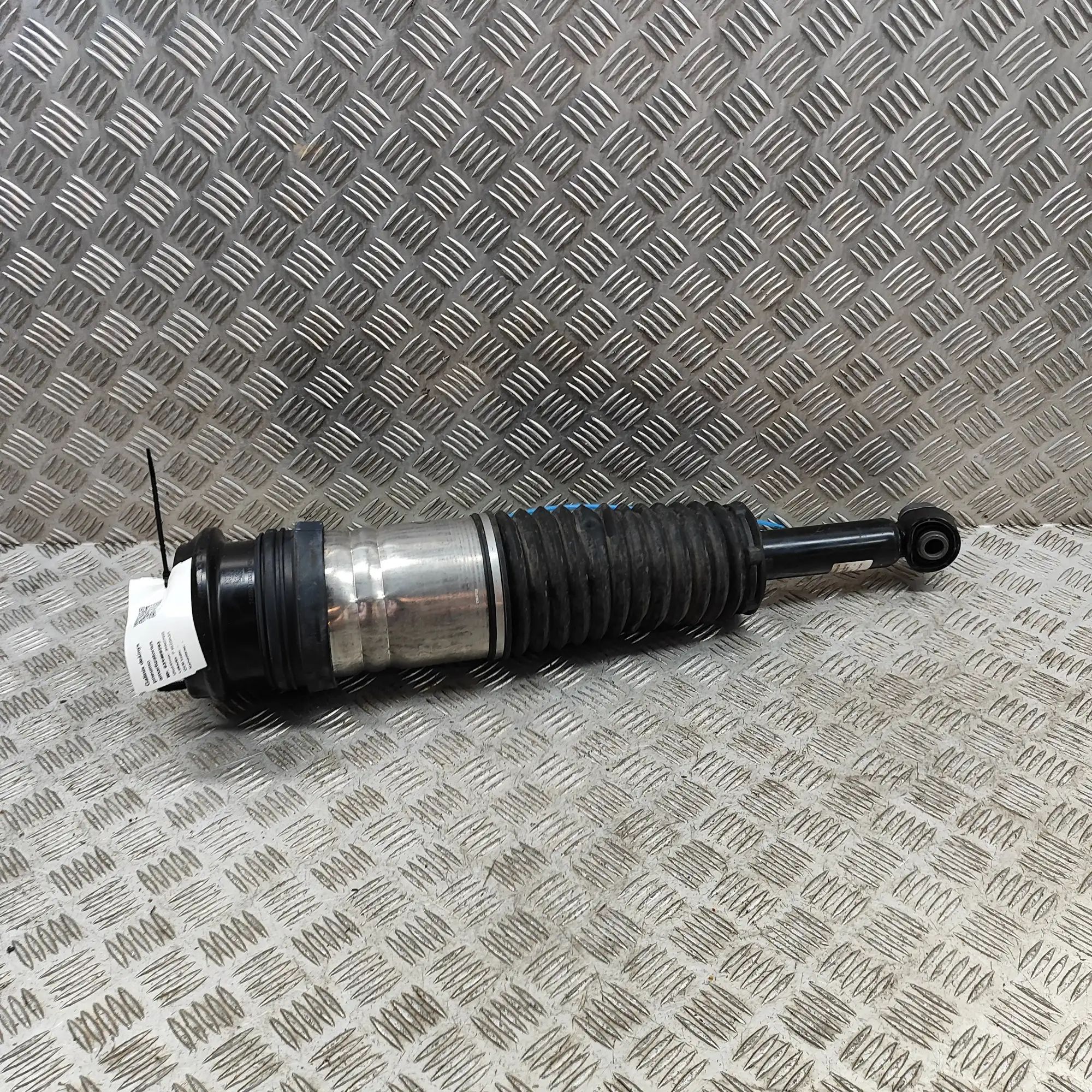BMW 5 / i5 (G60 / G61) Rear Right Air Shock Absorber 5A01D95 Rear Right Air Shock Absorber BMW 5 SER...