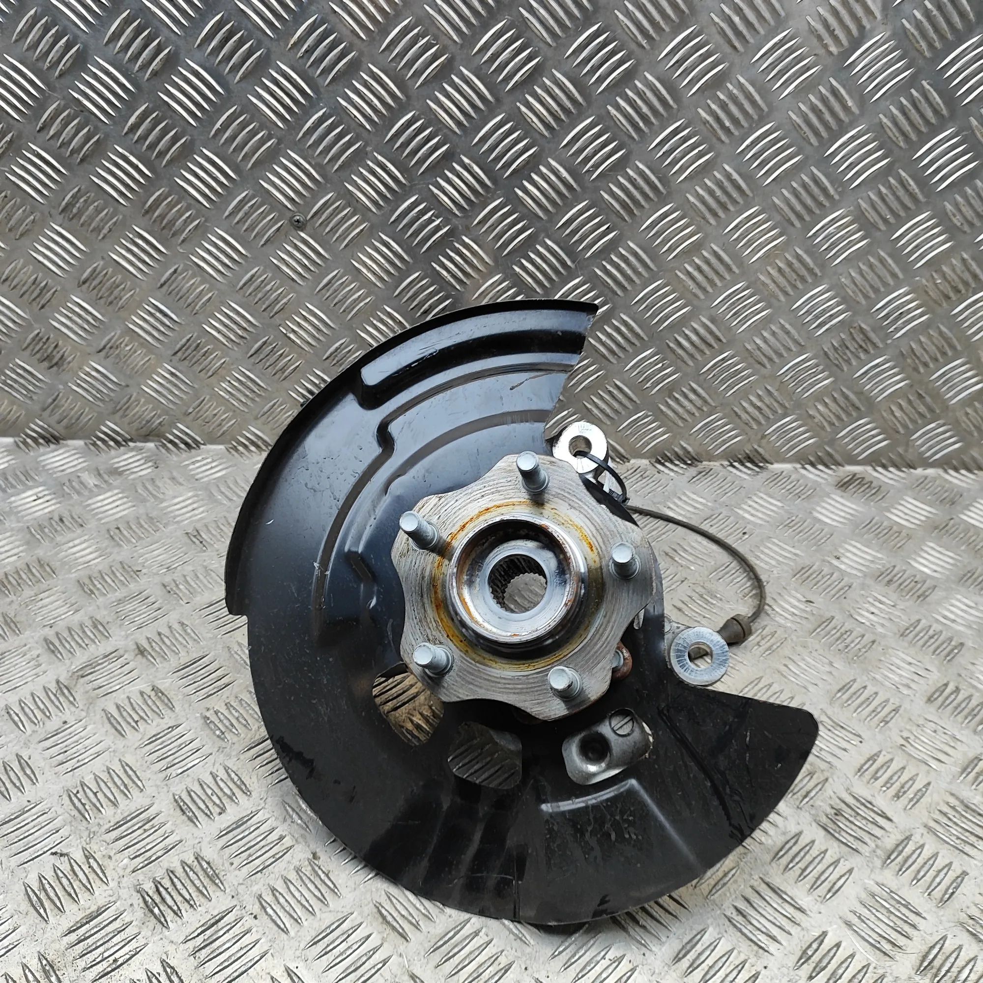 Nissan Ariya Front Right Wheel Hub 40202-5MP0B, 41151-6SA0A, 40014-5MP0A Front Rig...