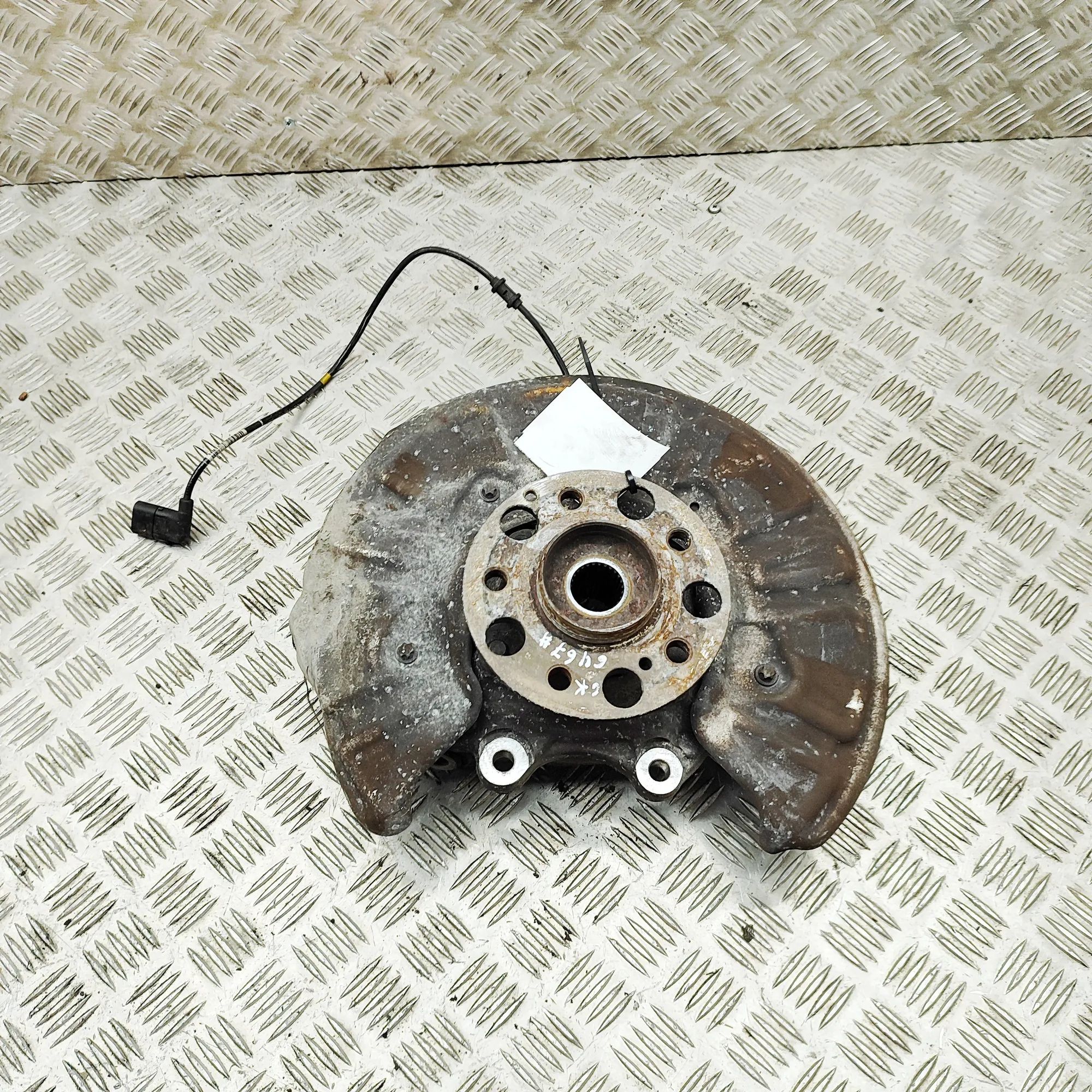 Mercedes-Benz A (W177) Rear Left Wheel Hub Spindle A2133505507 Rear Left Wheel Hub Spindle MERCEDE...
