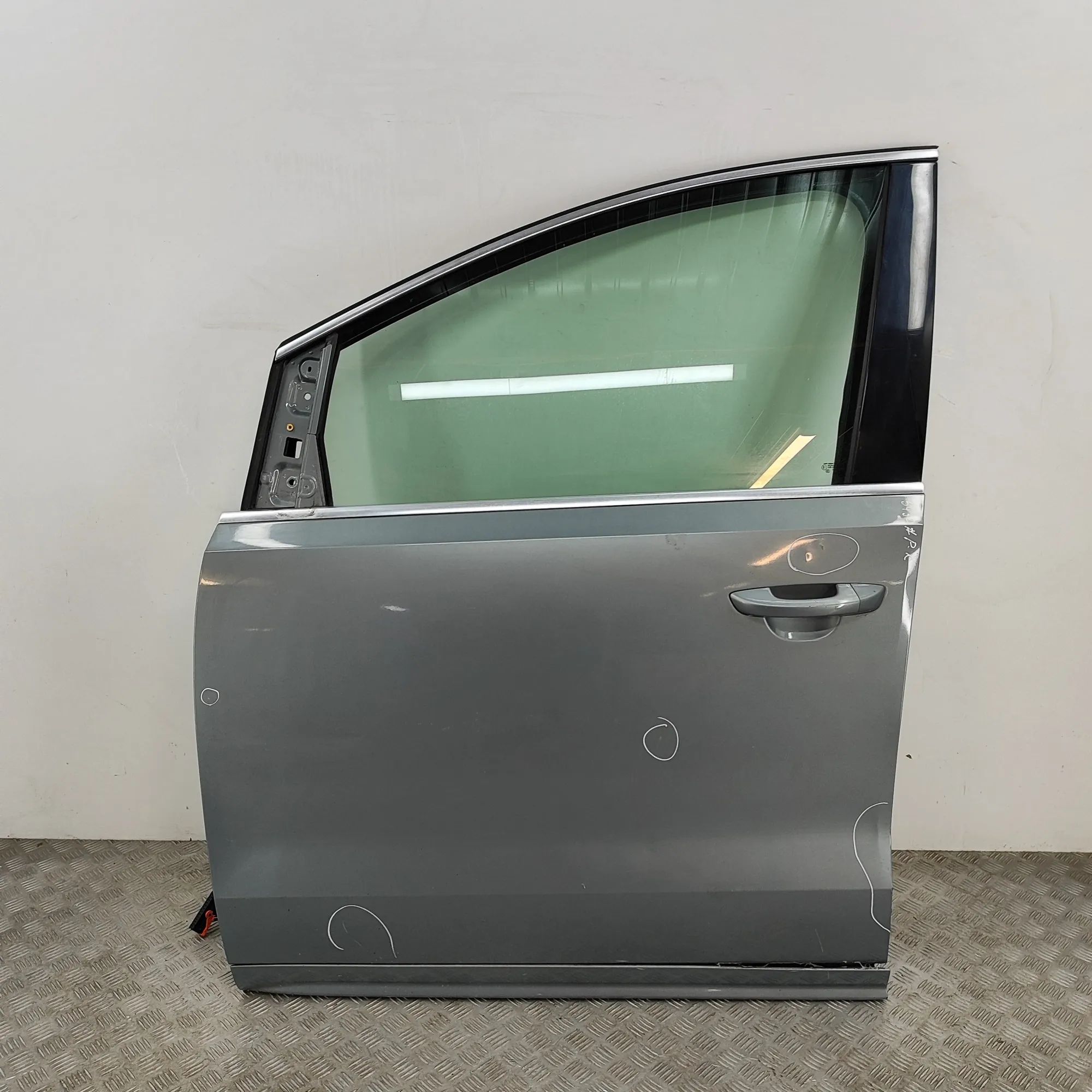 Volkswagen Sharan Front Left Door 7N0831055AF Front Left Door VW SHARAN (7N1, 7N2...