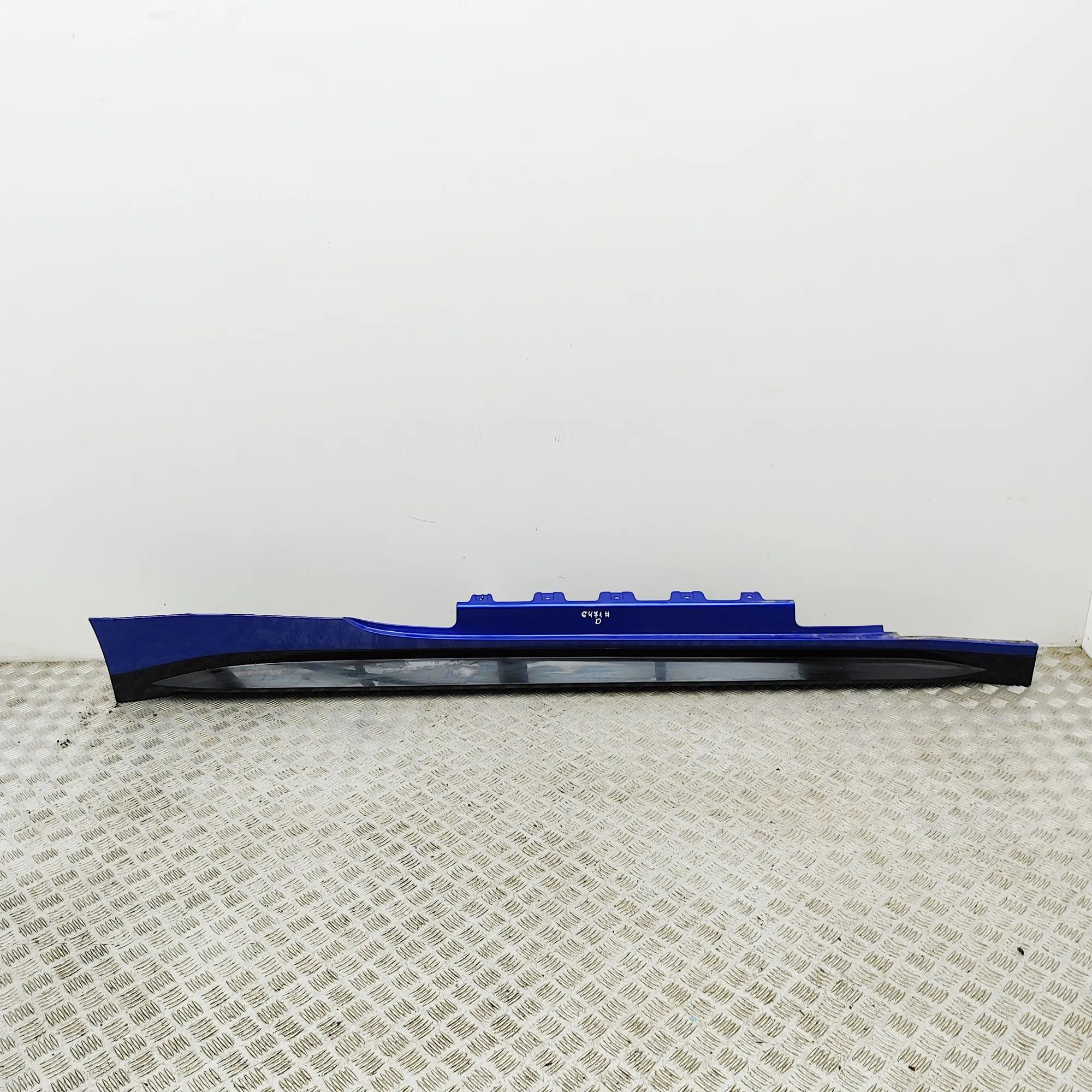 BMW 4 (F32 / F33 / F36) Right Side Plastic Sideskirt Cover 8084240 Right Side Plastic Sideskirt Cover BMW ...