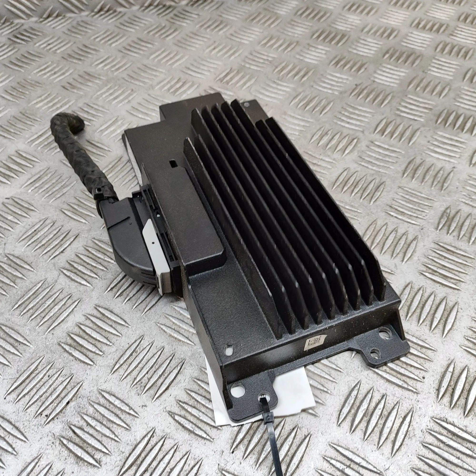 BMW iX (I20) Sound amplifier 5A4EEC3 Sound Amplifier BMW IX (I20) (2021-...)...