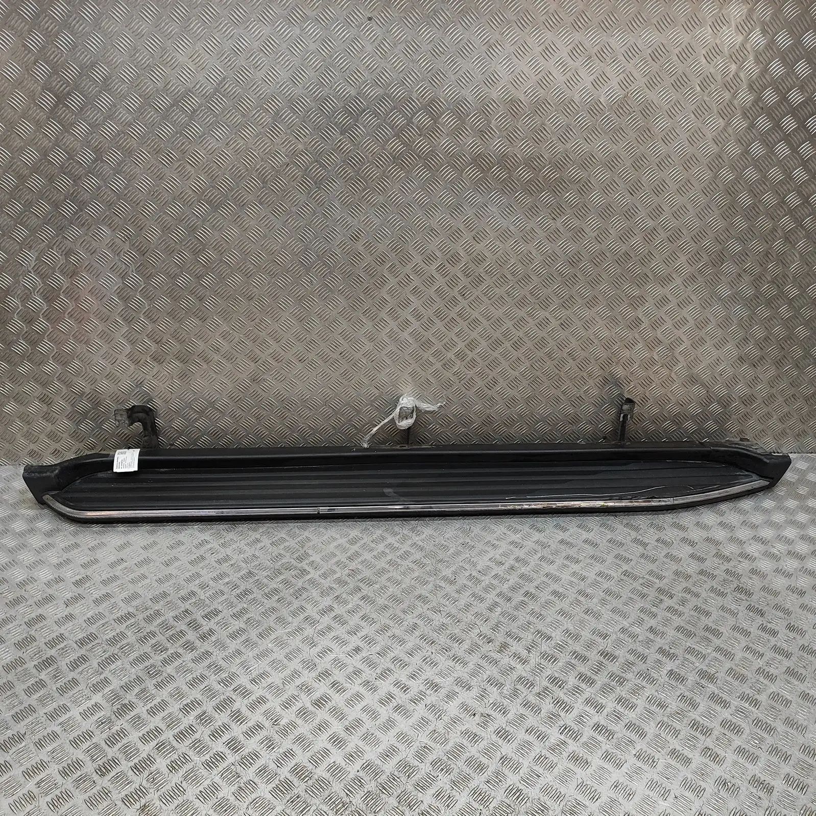 Cadillac Escalade Right Side Plastic Sideskirt Cover 22813703 Right Side Plastic Sideskirt Cover CAD...