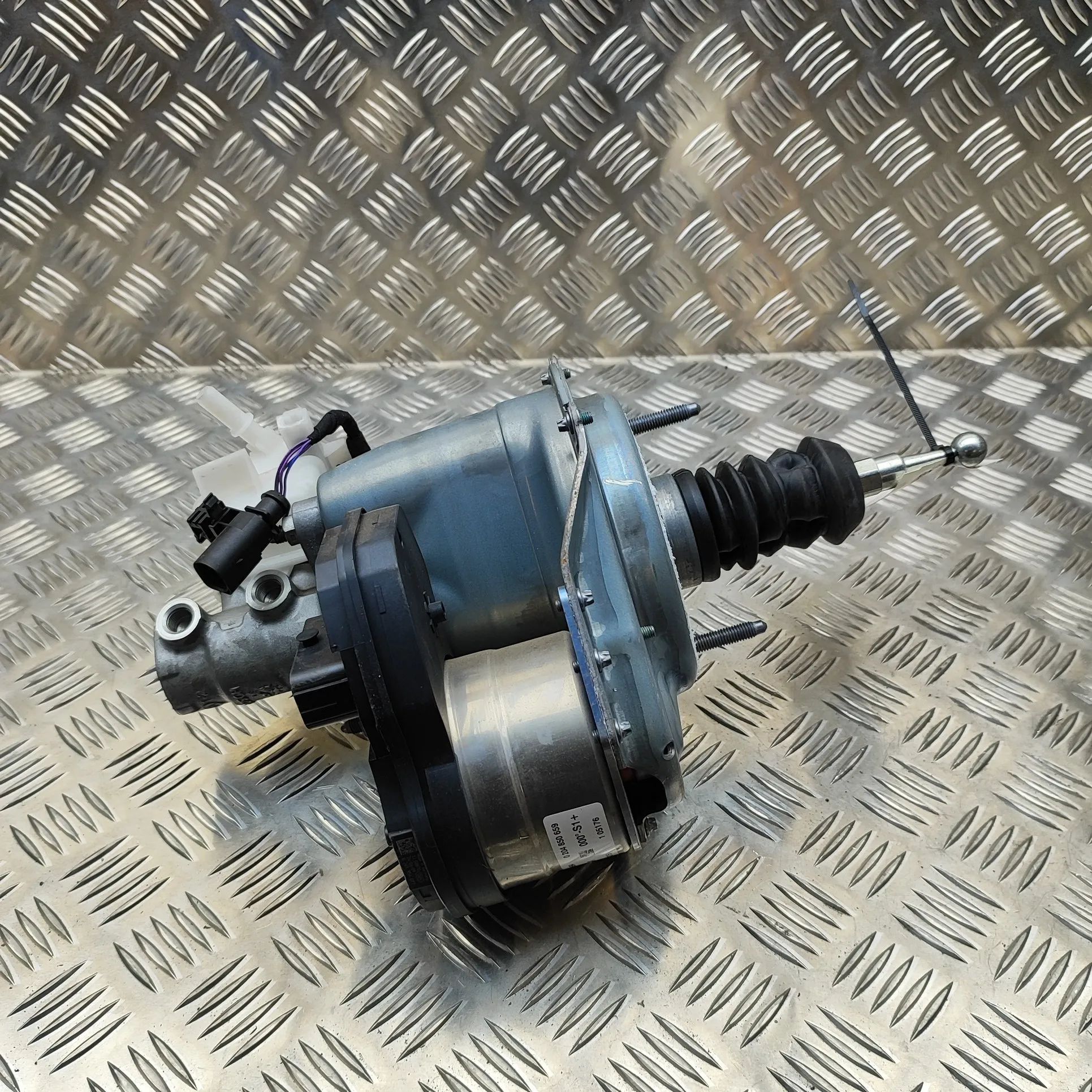 Volkswagen Multivan (T7) Brake Servo Booster 7T2614105F Brake Servo Booster VW MULTIVAN (T7 ...