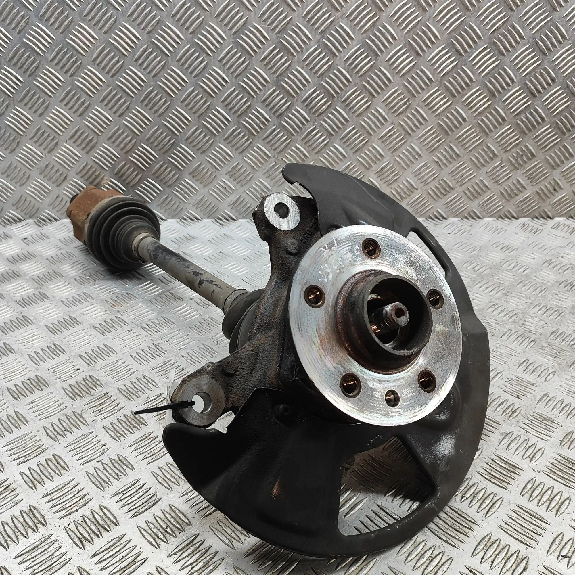 Volkswagen Crafter Front Left Wheel Hub 2N0407271N, 2N0407257B Front Left Wheel Hub VW ...