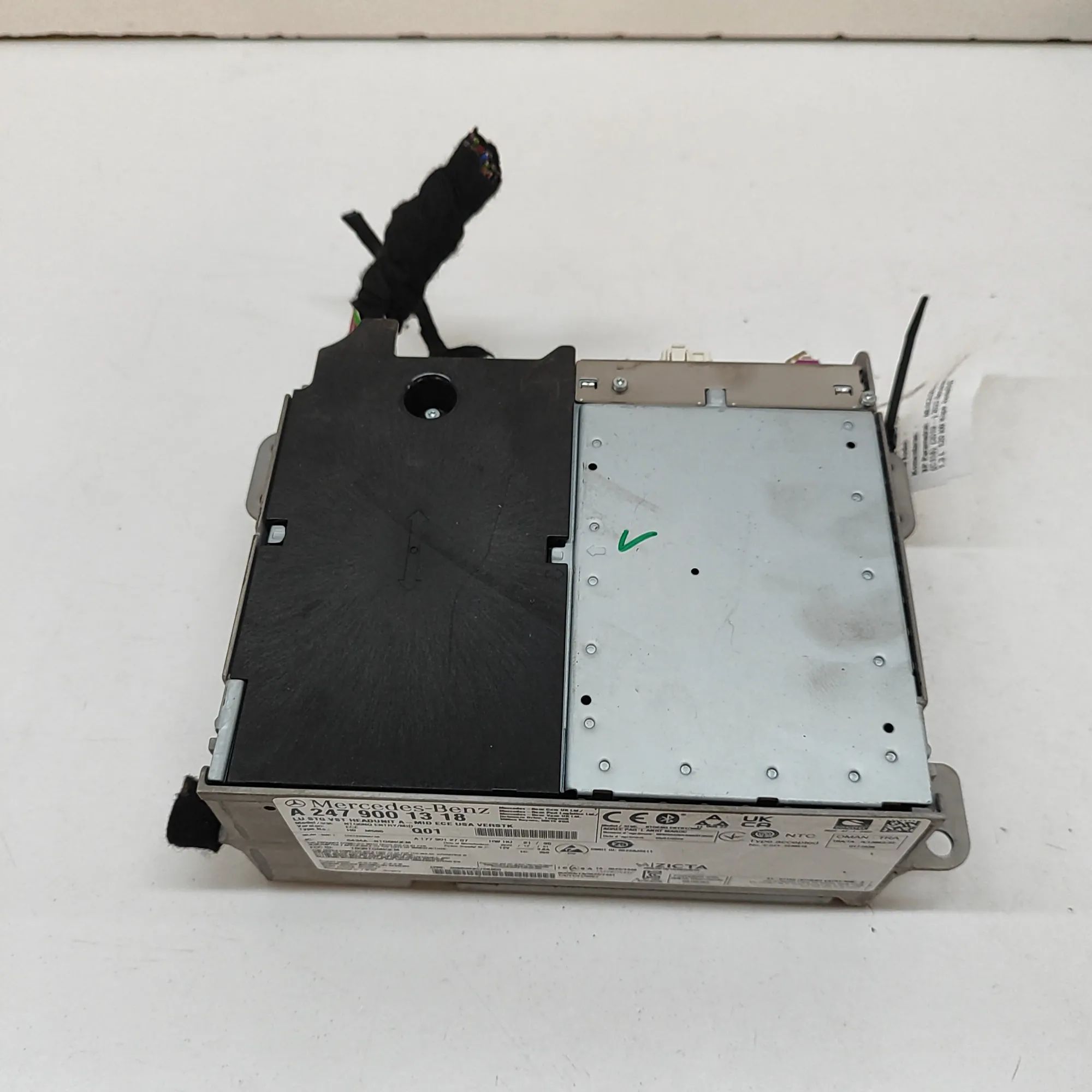 Mercedes-Benz CLA (C118) Music Navigation CD Radio Player Head Unit A1779012707, A2479001318 Music Navigation CD Ra...