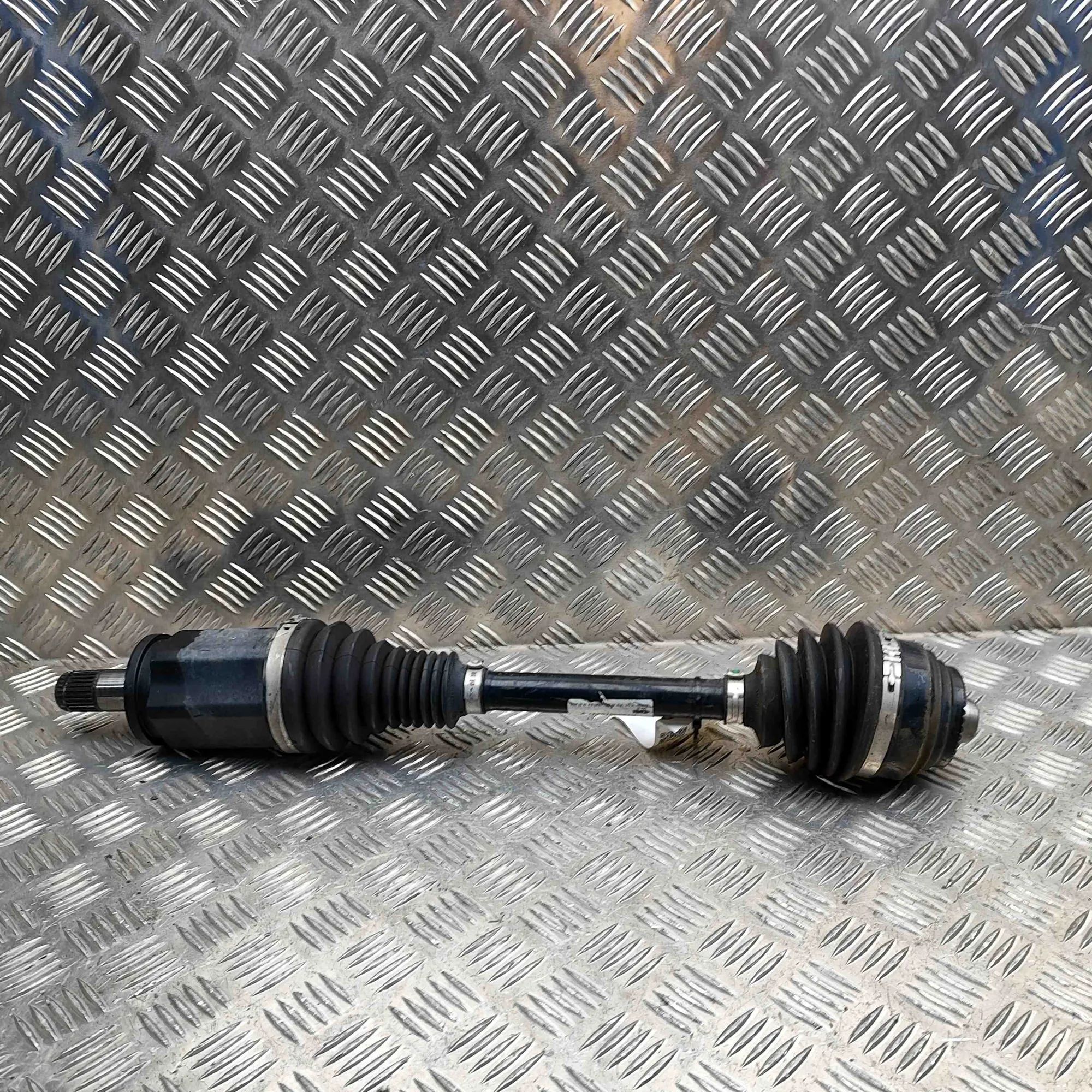BMW 5 (G30 / G31) Front Left Driveshaft 9846769 Front Left Driveshaft BMW 5 SERIES (G30...