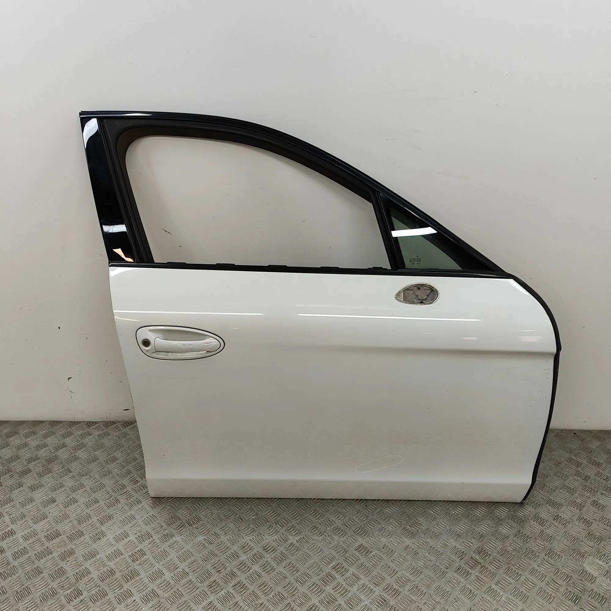 Porsche Panamera Front Right Door 97053720200, 97053722202 Front Right Door PORSC...