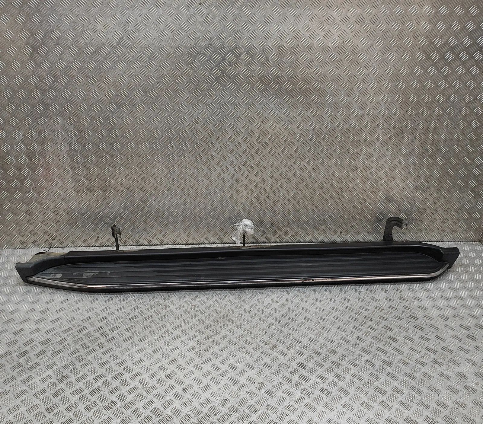 Cadillac Escalade Left Side Plastic Sideskirt Cover 22813702 Left Side Plastic Sideskirt Cover CADI...