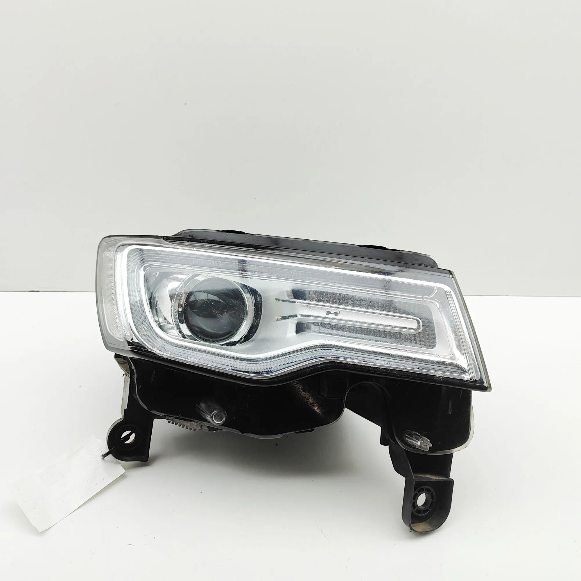 Jeep Grand Cherokee (WK) Front Right Headlight M167519, L90035854, 68144704AF Front Right Head...