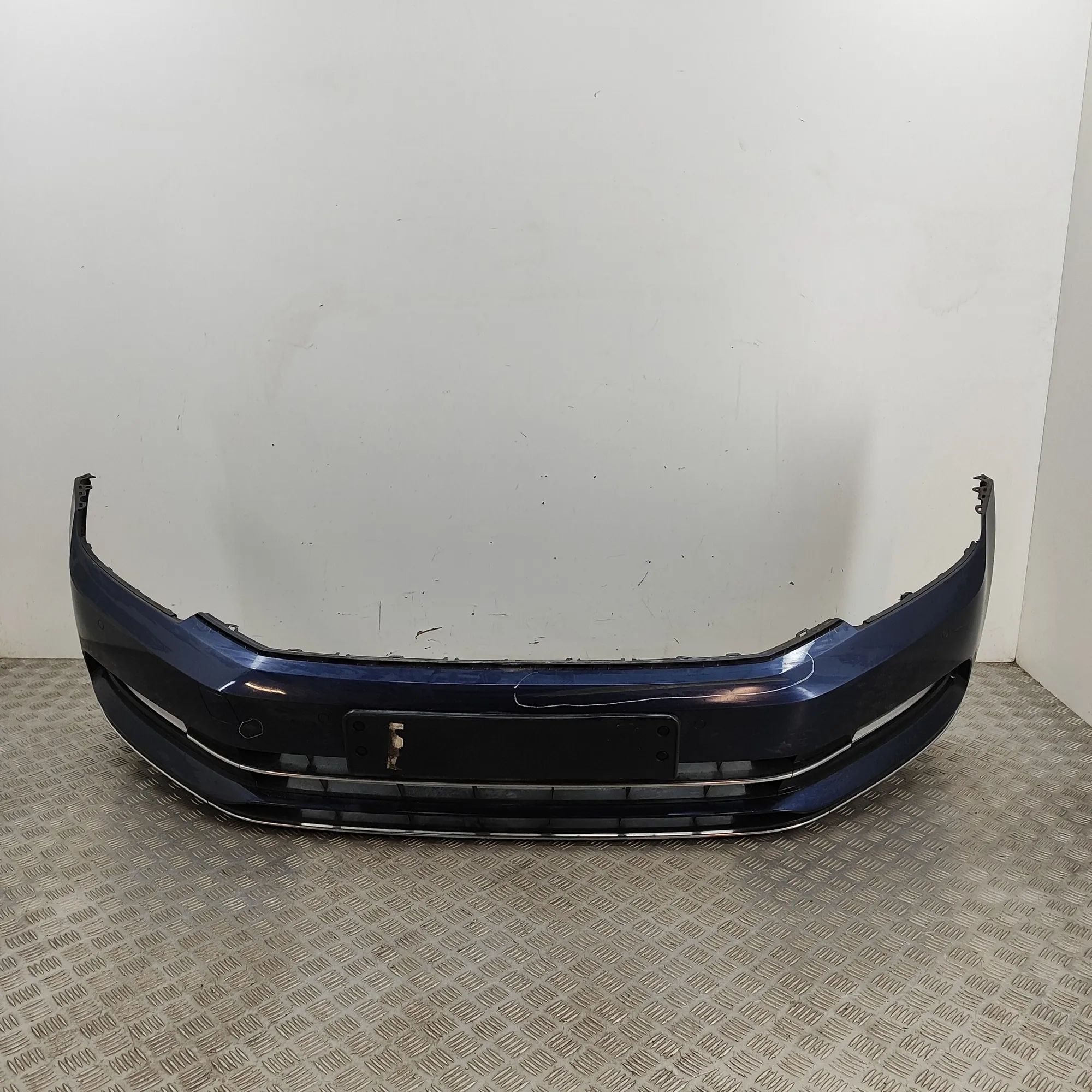 Volkswagen Passat (B8) front bumper 3G0807221A Front Bumper VW PASSAT (Variant B8 3...