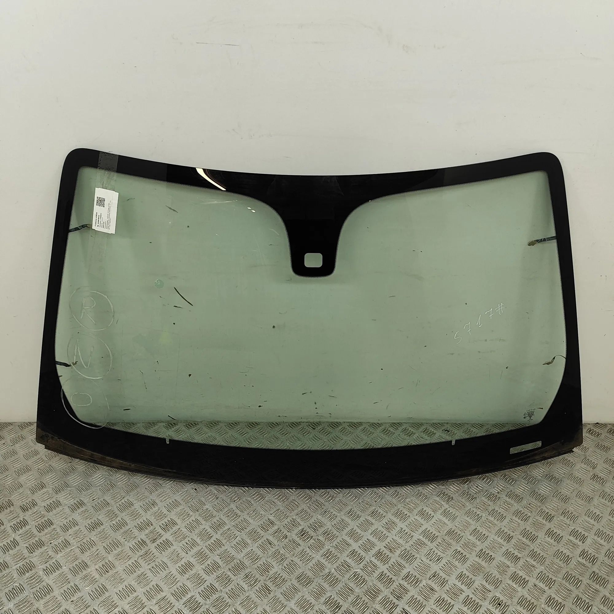 Jaguar XK Front Windshield C2P17726, 8W8303102BA Front Windshield JAGUAR X...