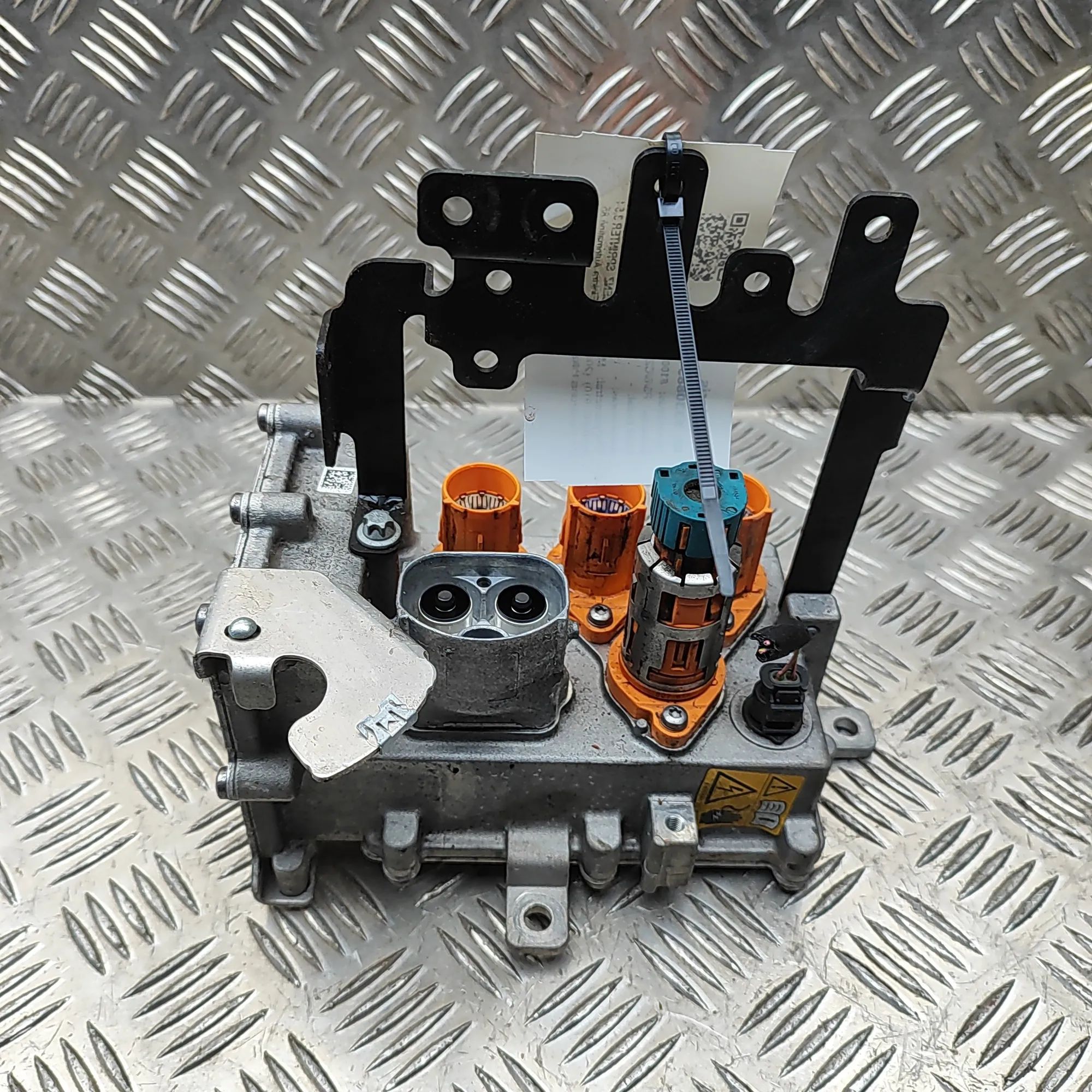 Mercedes-Benz Sprinter (W907 / W910)  Power Distribution Unit A9105458100, A2935455600 Power Distribution Uni...