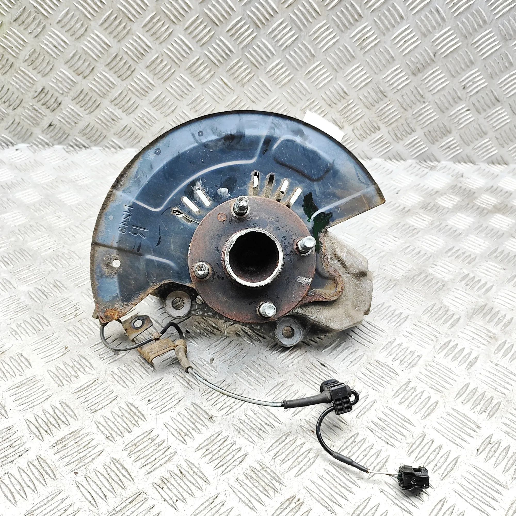 Mazda MX-5 Front Left Wheel Hub N243-33-271, N243-33-04X, N243-33-030 Front Lef...