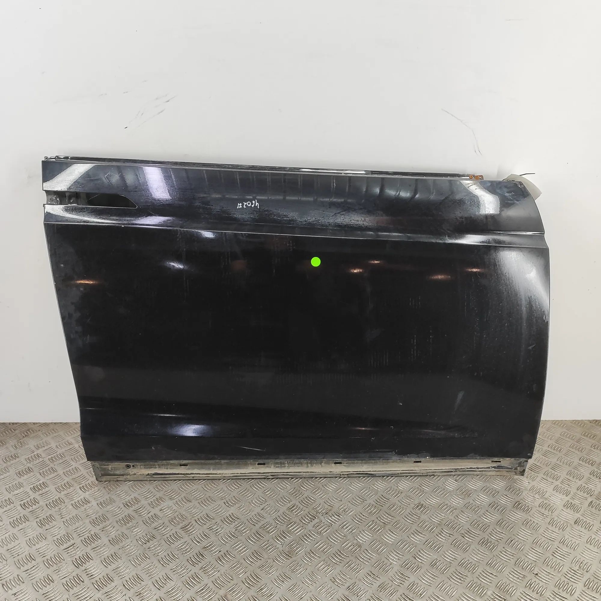 Tesla Model X Front Right Door 1069536-E0-C Front Right Door TESLA MODEL X (20...