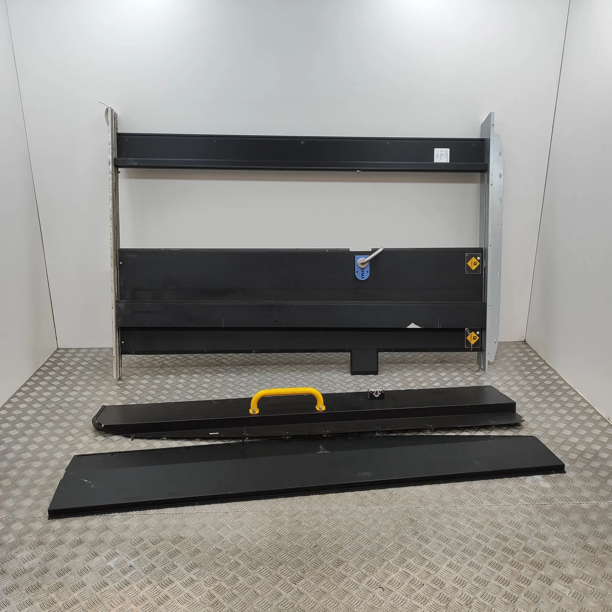 Mercedes-Benz Sprinter (W907 / W910)  Partition Between Cabin And Load Compartment PAMSR00, MR00494-21 Partition Between Cabin And...