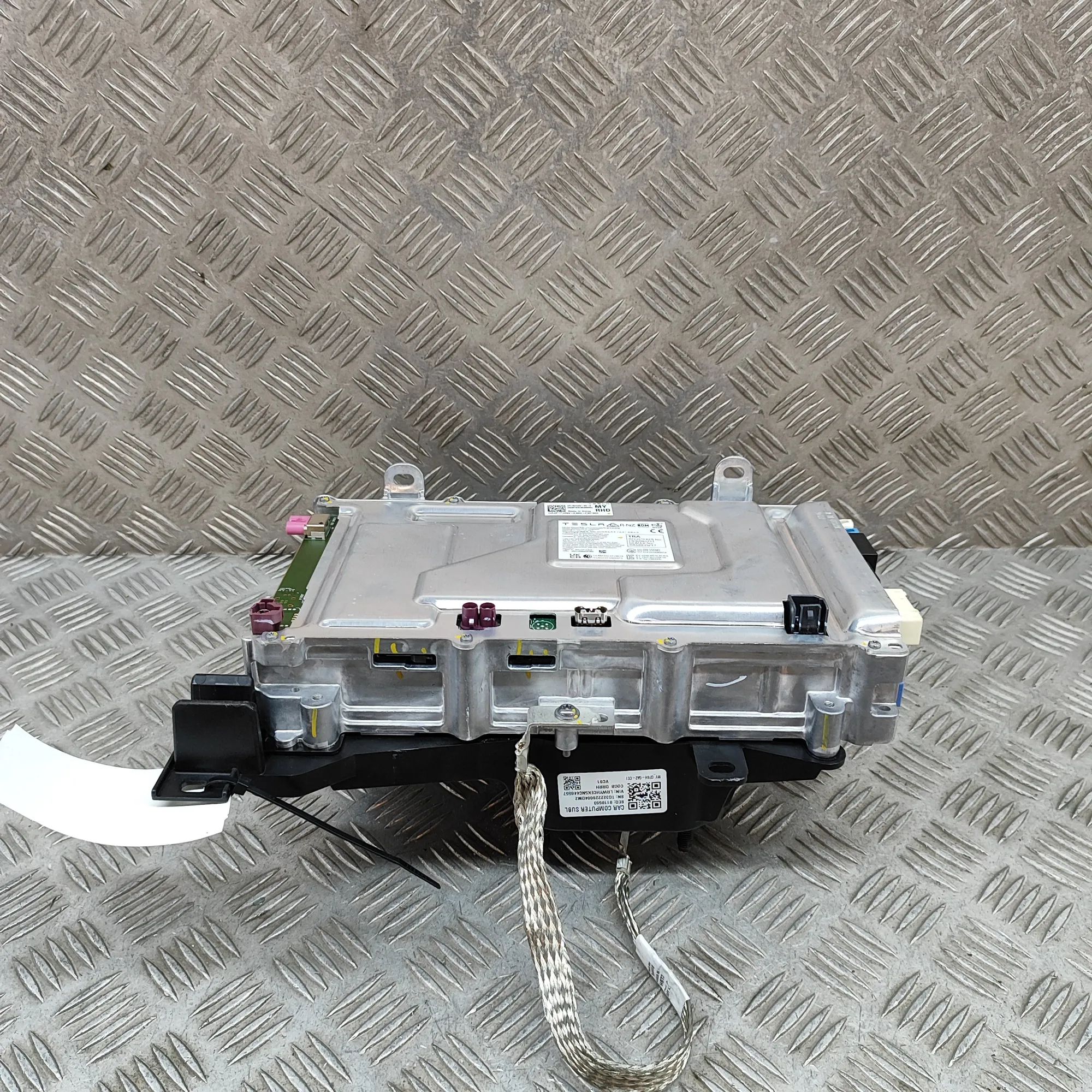 Tesla Model Y Other Control Units 1684435-05-E Other Control Units TESLA MODEL Y ...