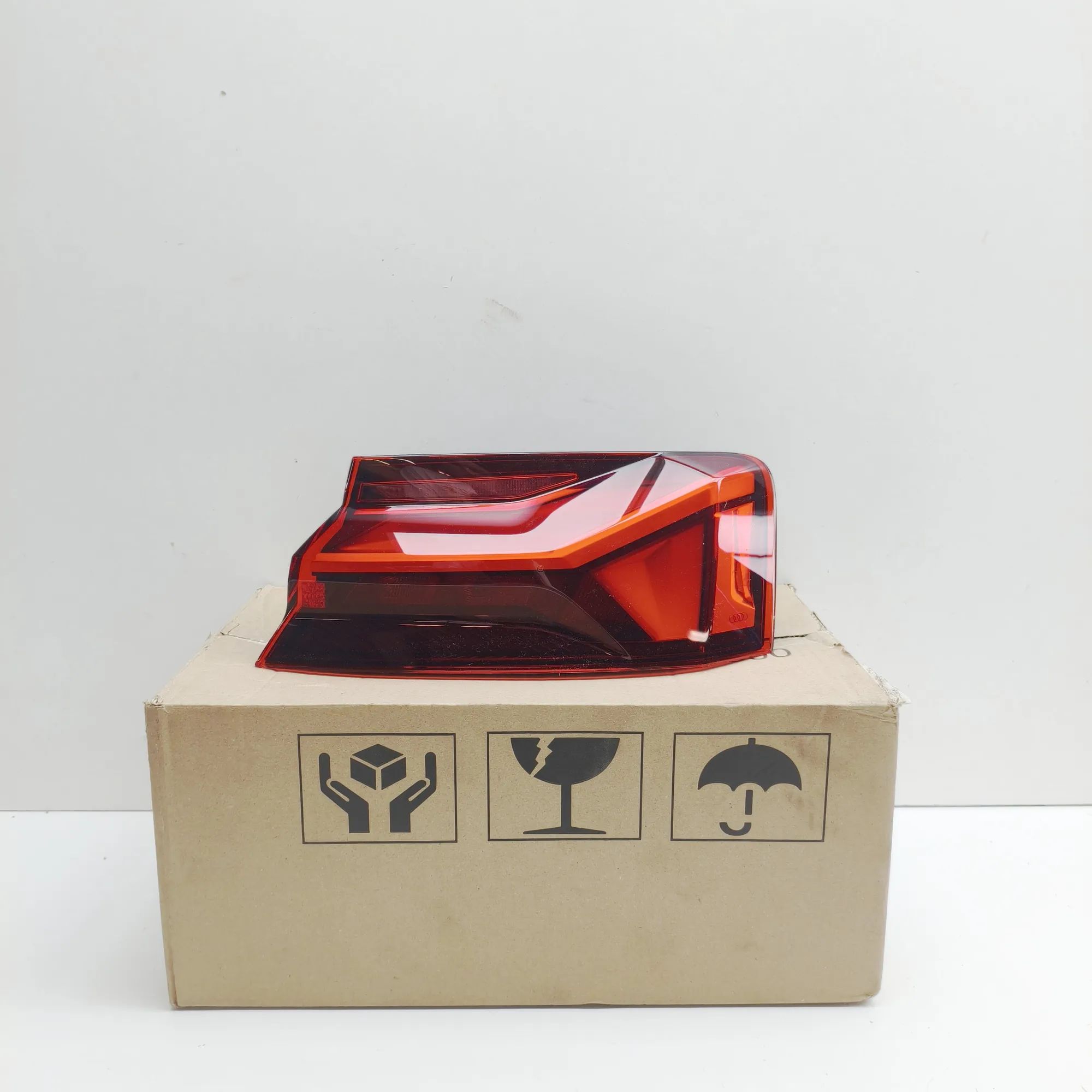 Audi A5 (B8) Rear Right Tail Light 8W6945092AA Rear Right Tail Light AUDI A5 (F53)...