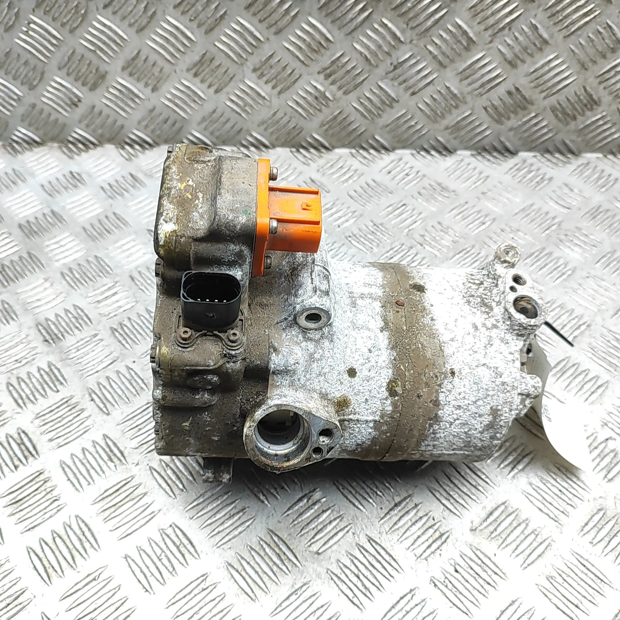 Porsche Panamera Air Condition A/C Pump 4G0816797A Air Condition A/C Pump PORSCHE PANAM...