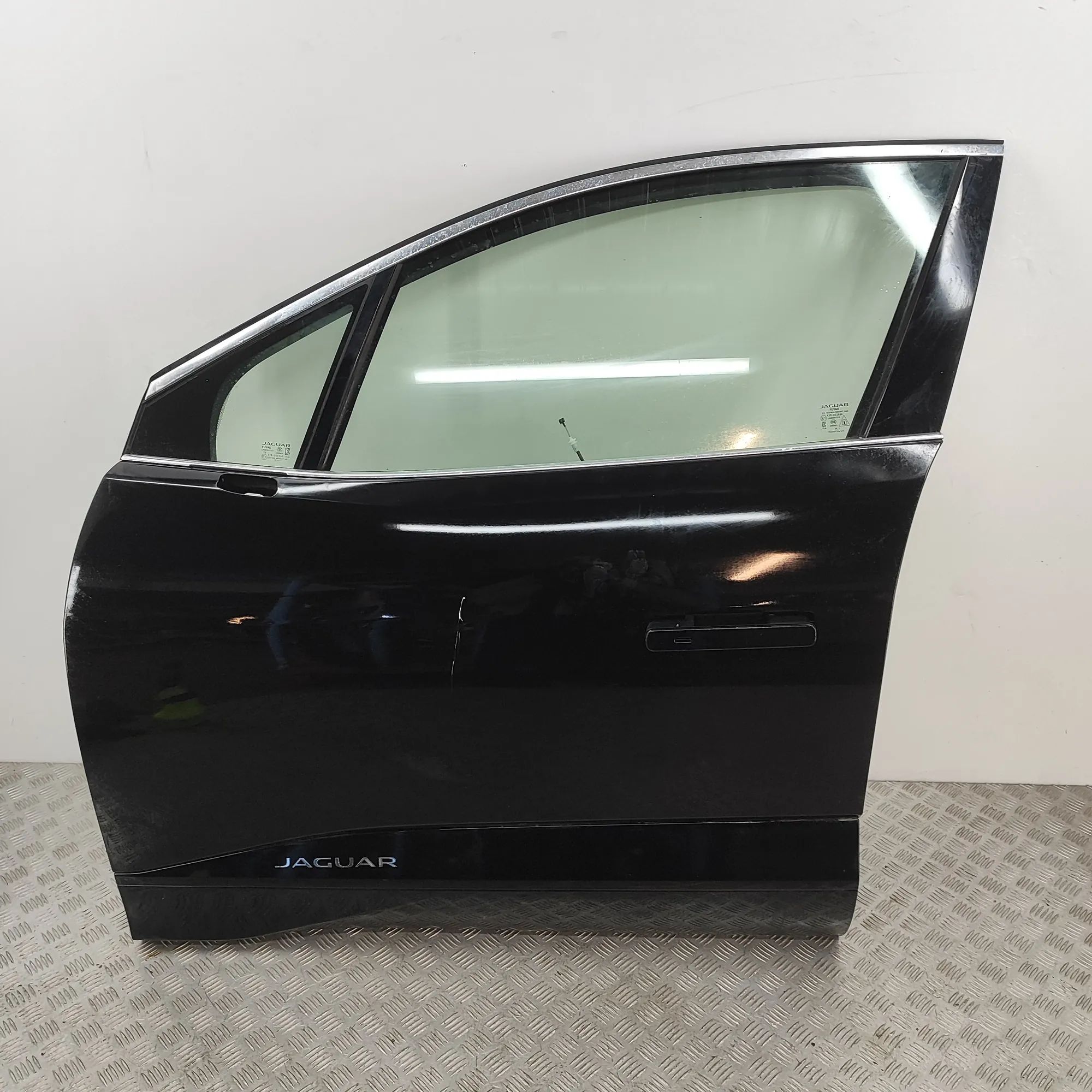 Jaguar I-Pace Front Left Door J8A2-14D617-CC, SAJ9-D320125-AA Front Left Door...